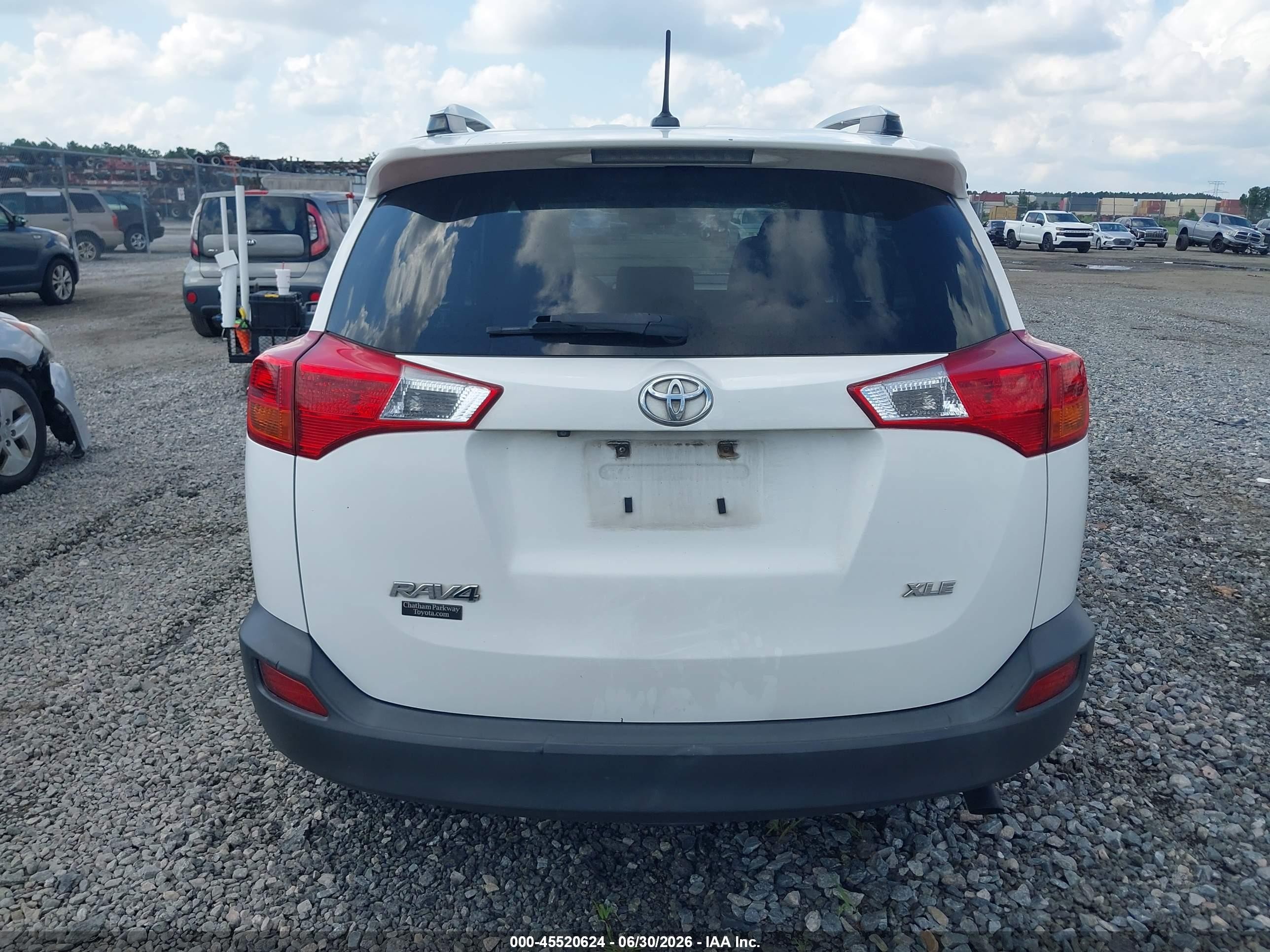 2015 Toyota Rav4 Xle White vin: JTMWFREV4FD066537