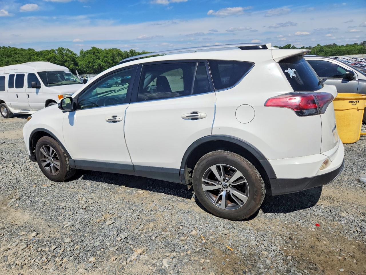 2016 Toyota Rav4 Xle White vin: JTMWFREV4GD084120