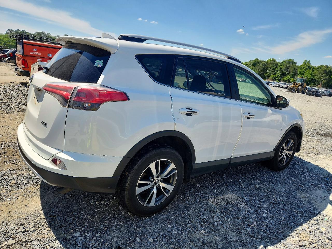 2016 Toyota Rav4 Xle White vin: JTMWFREV4GD084120