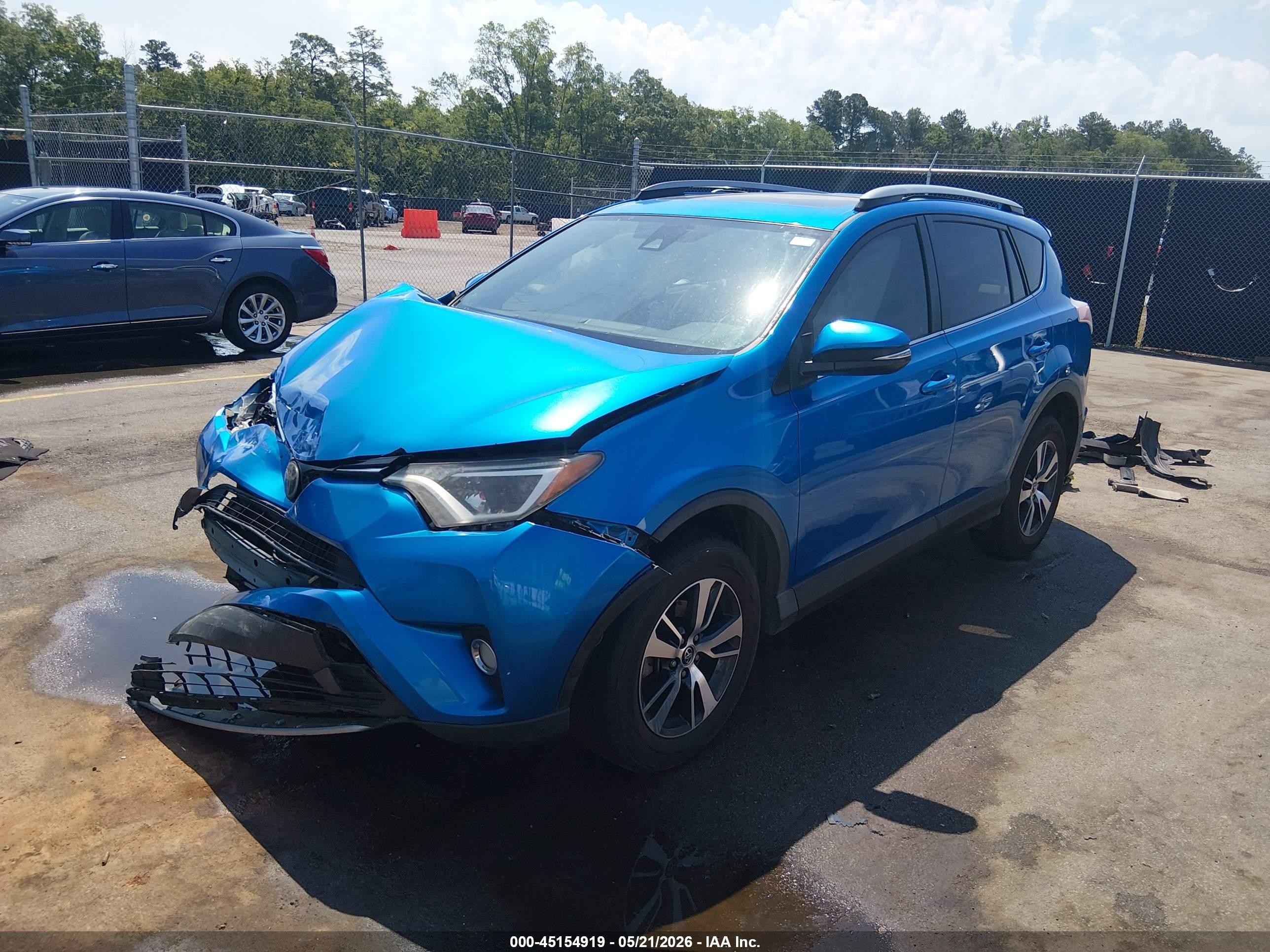 2017 Toyota Rav4 Xle Blue vin: JTMWFREV4HJ705942