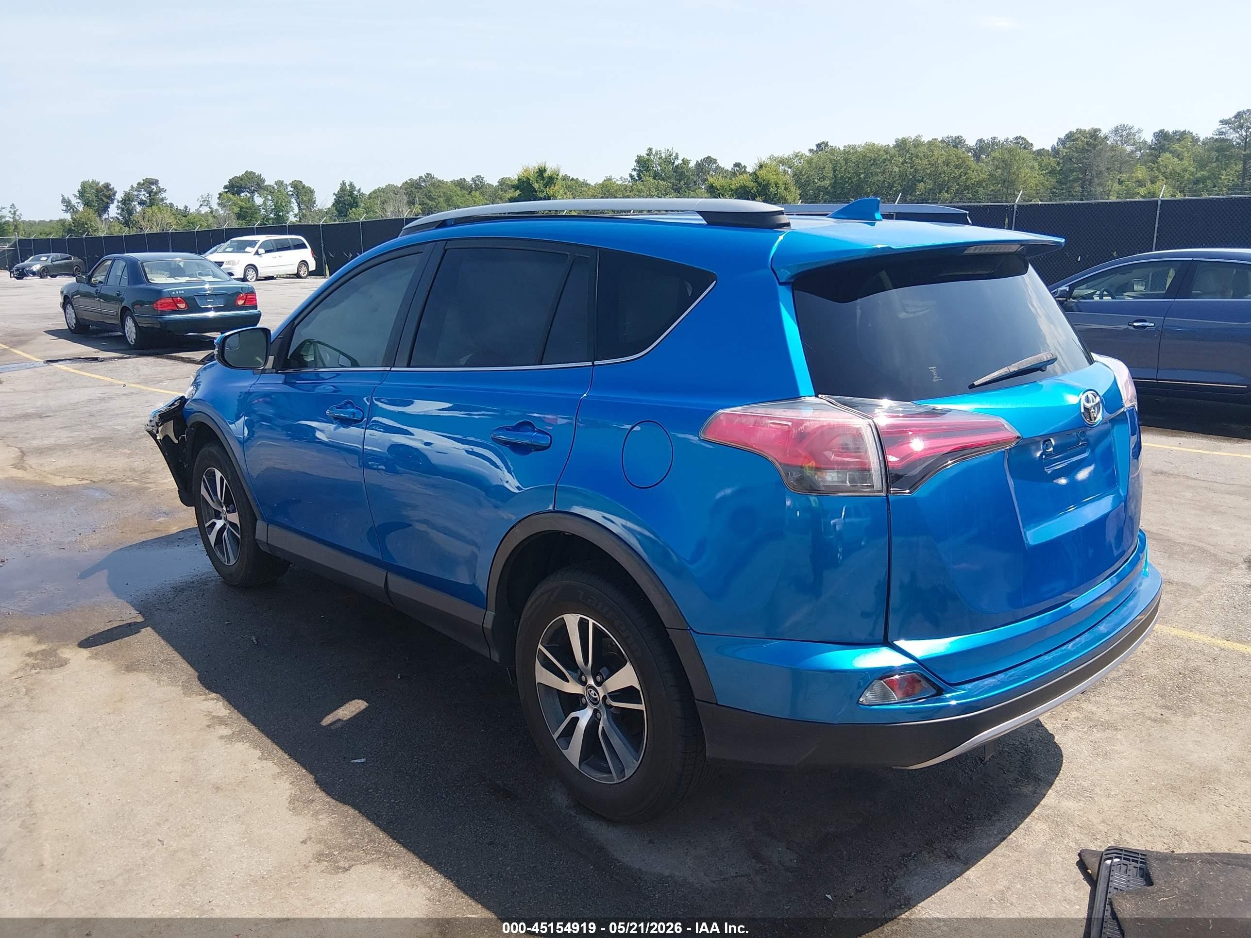 2017 Toyota Rav4 Xle Blue vin: JTMWFREV4HJ705942