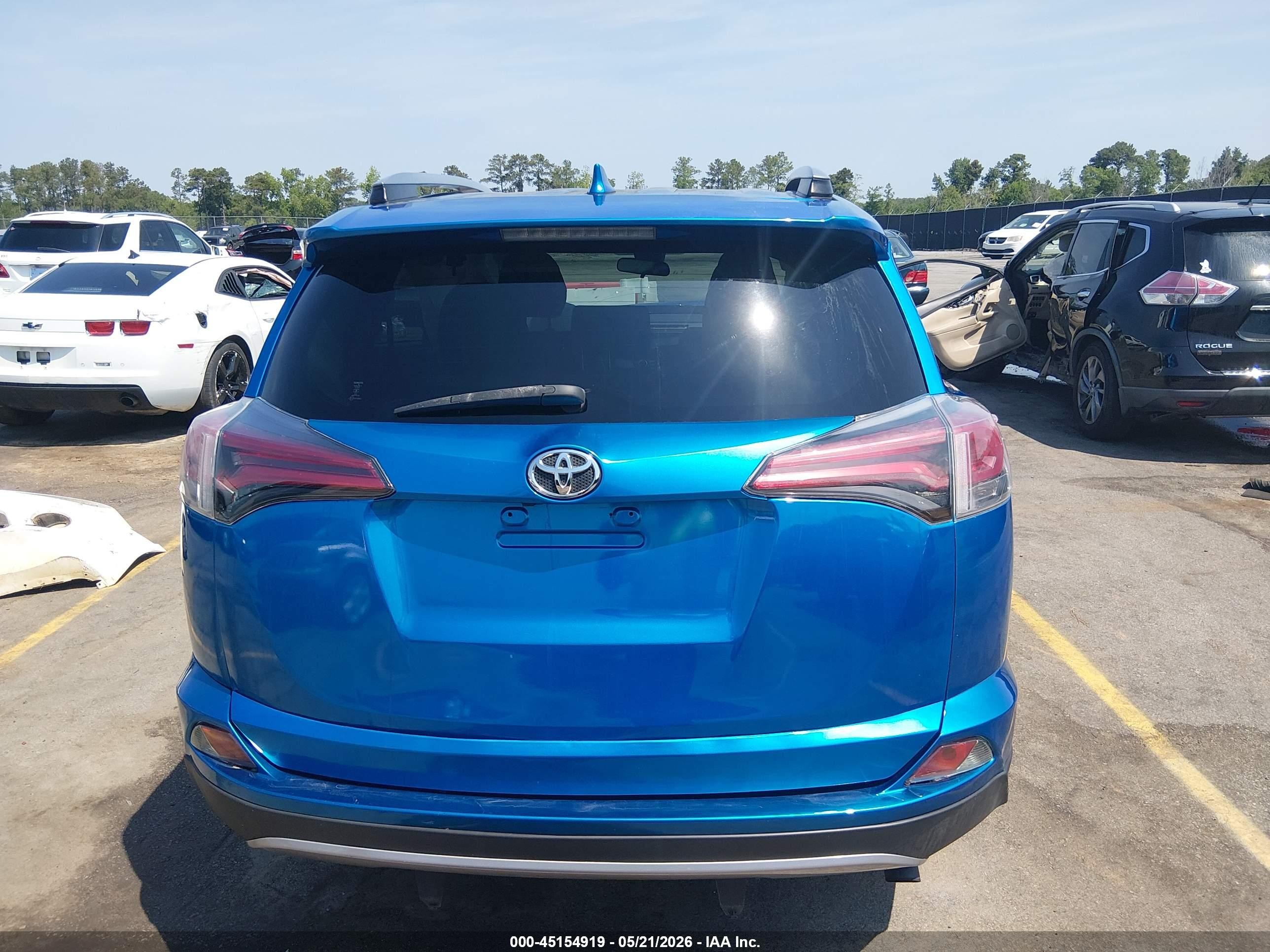 2017 Toyota Rav4 Xle Blue vin: JTMWFREV4HJ705942