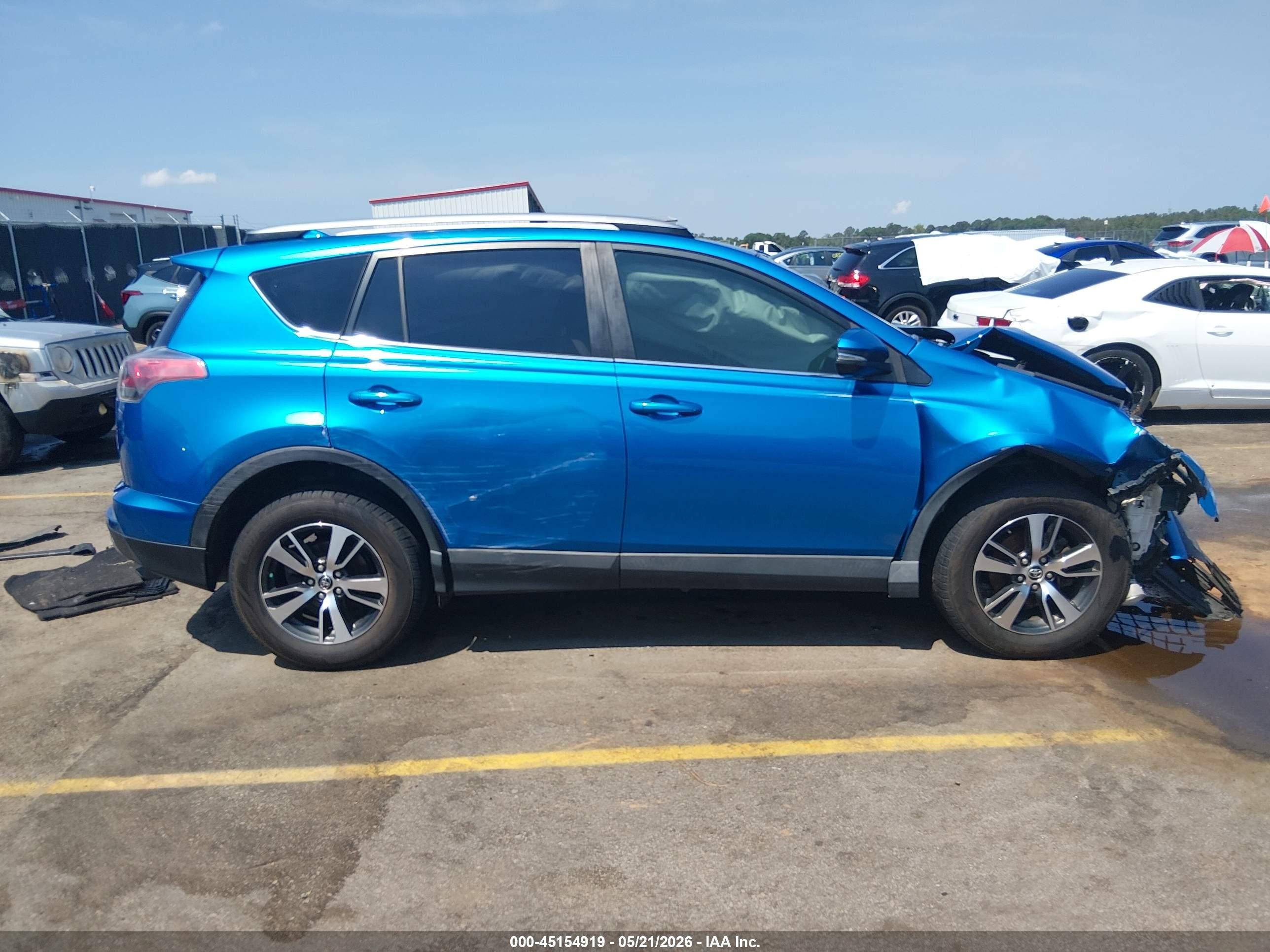 2017 Toyota Rav4 Xle Blue vin: JTMWFREV4HJ705942