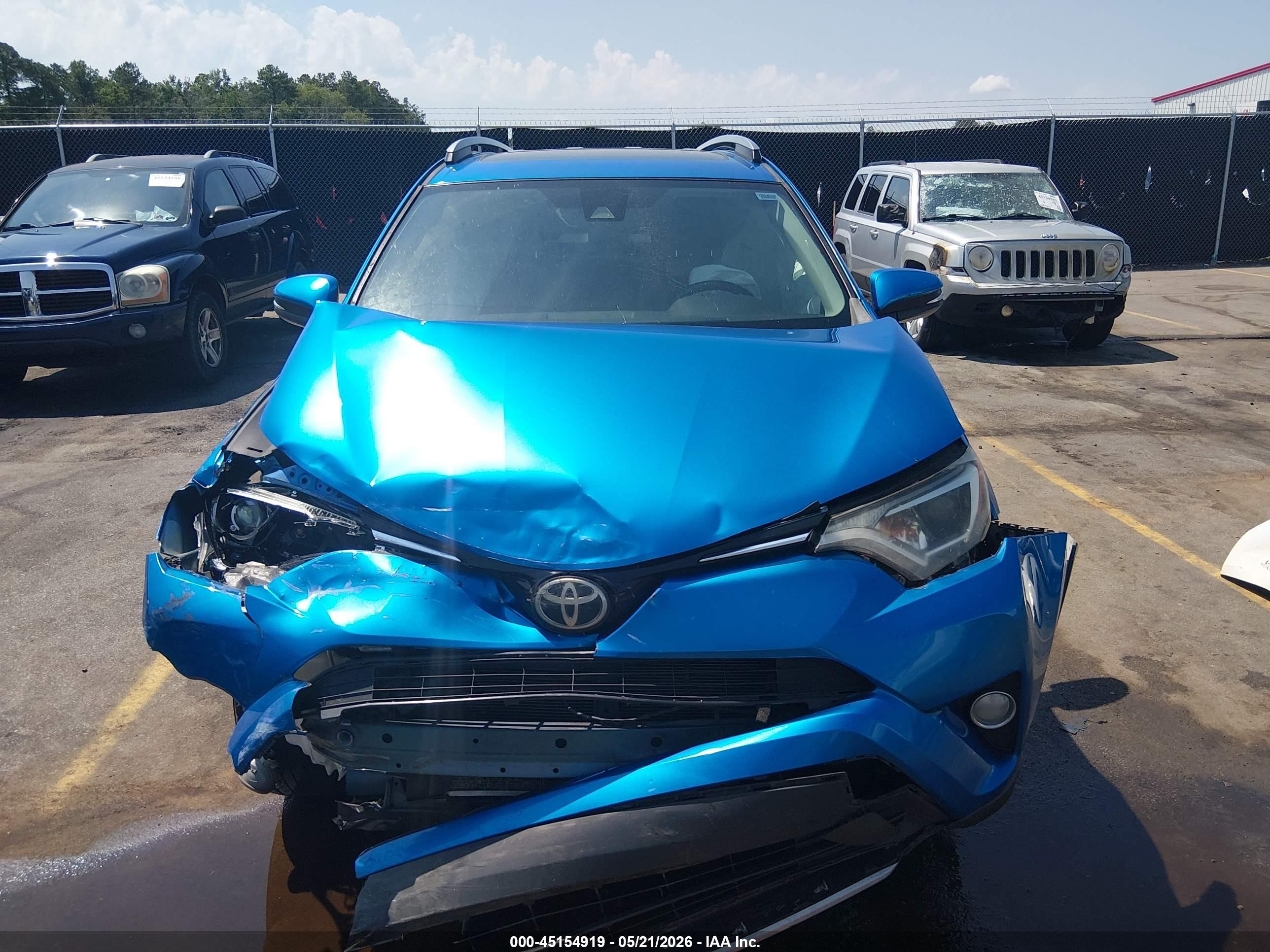 2017 Toyota Rav4 Xle Blue vin: JTMWFREV4HJ705942
