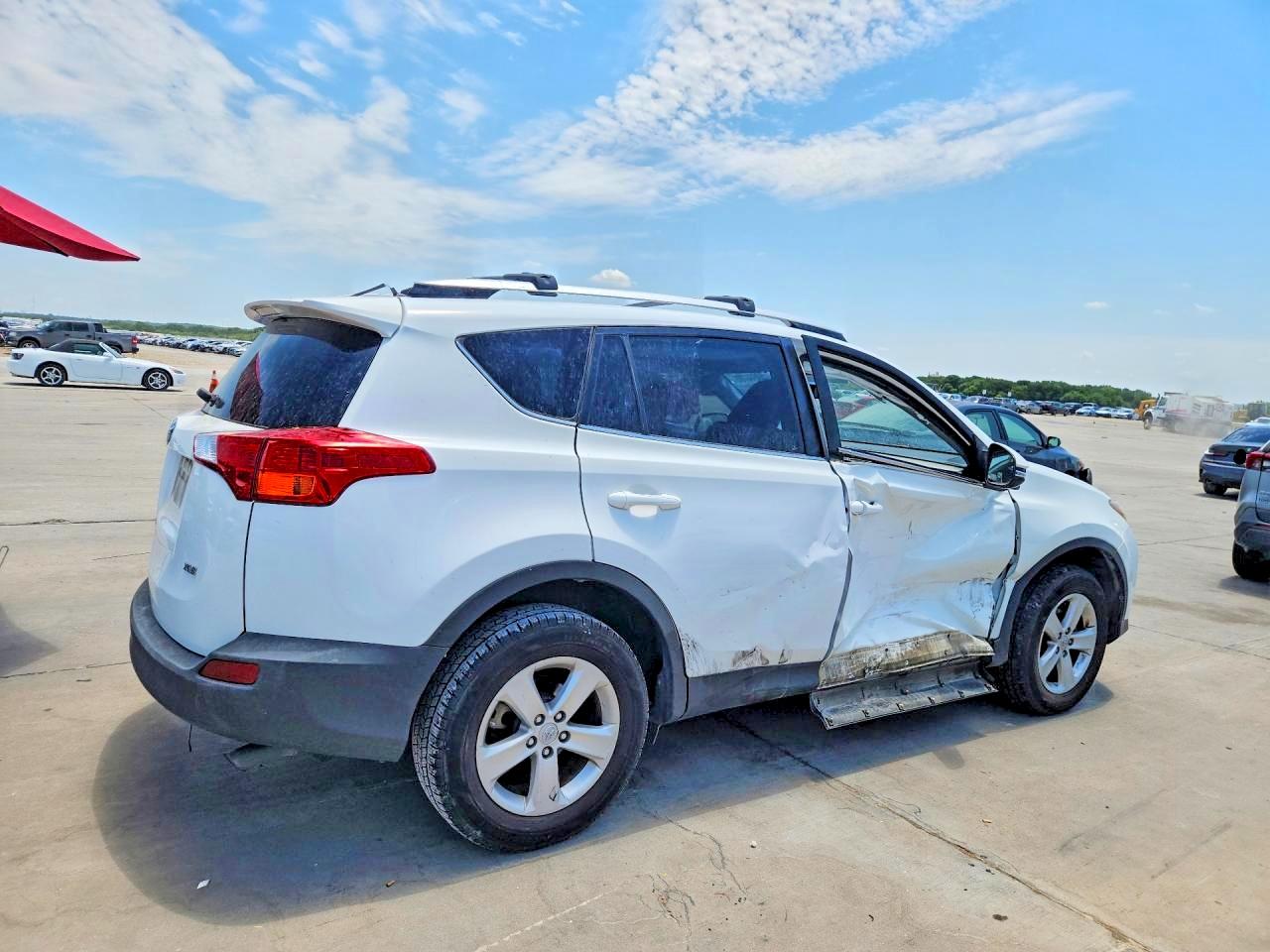 2013 Toyota Rav4 Xle White vin: JTMWFREV5D5008833