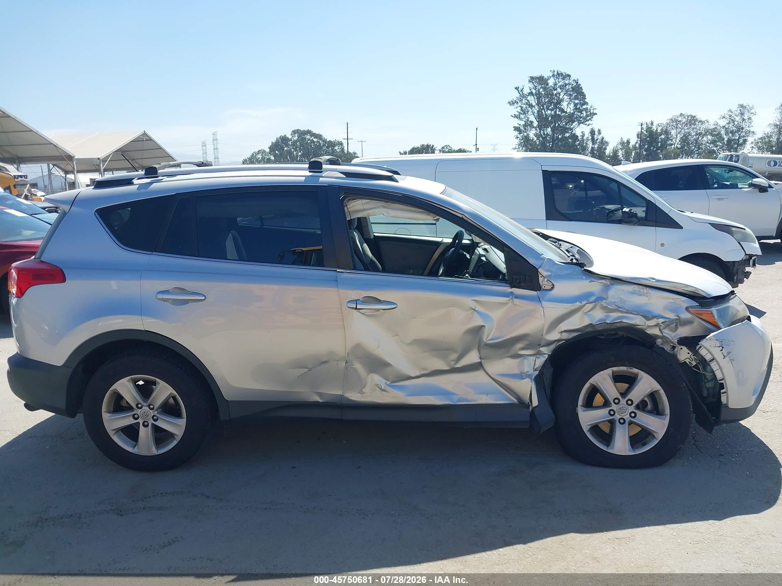 2014 Toyota Rav4 Xle Silver vin: JTMWFREV5EJ009215