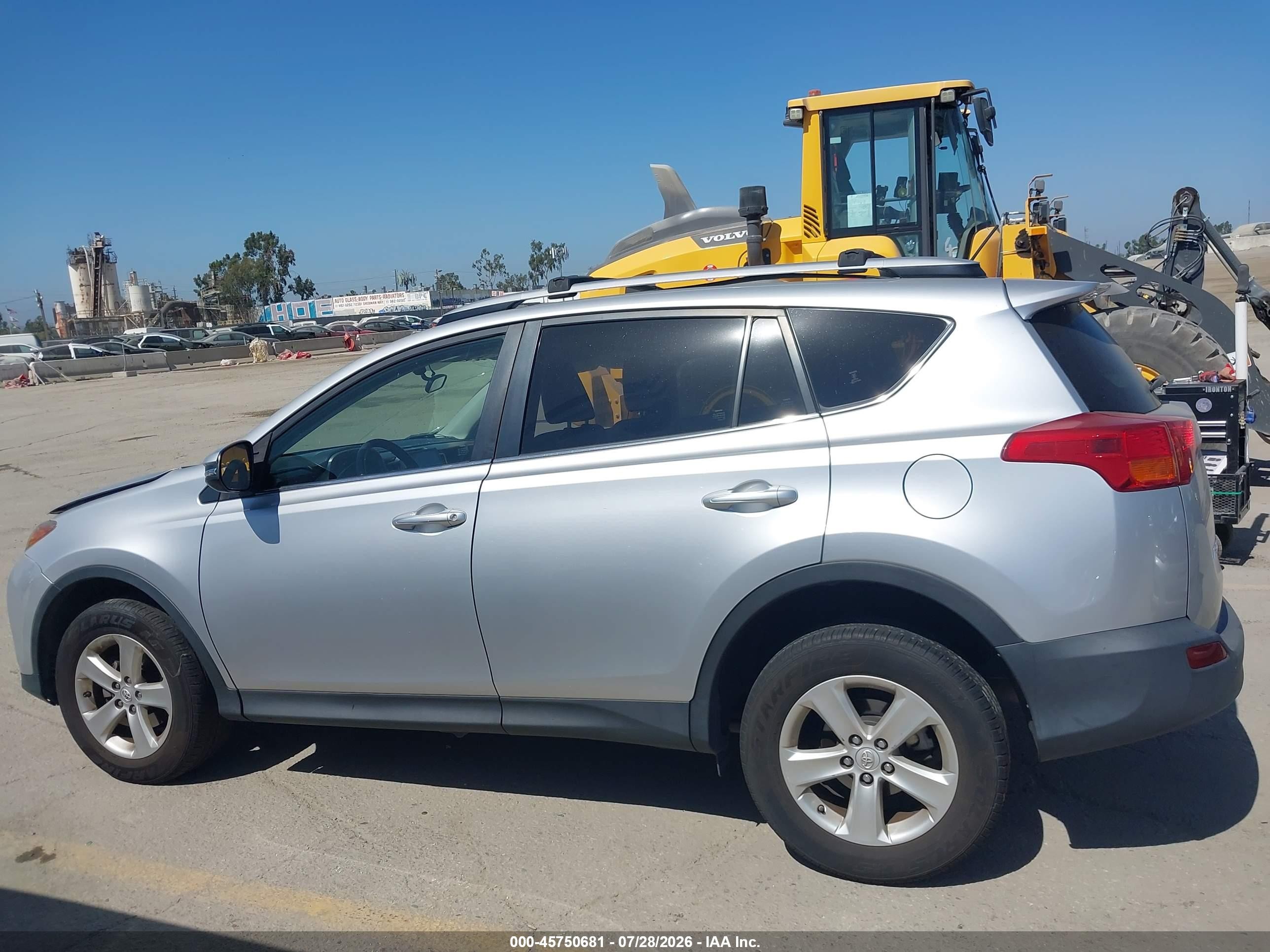 2014 Toyota Rav4 Xle Silver vin: JTMWFREV5EJ009215