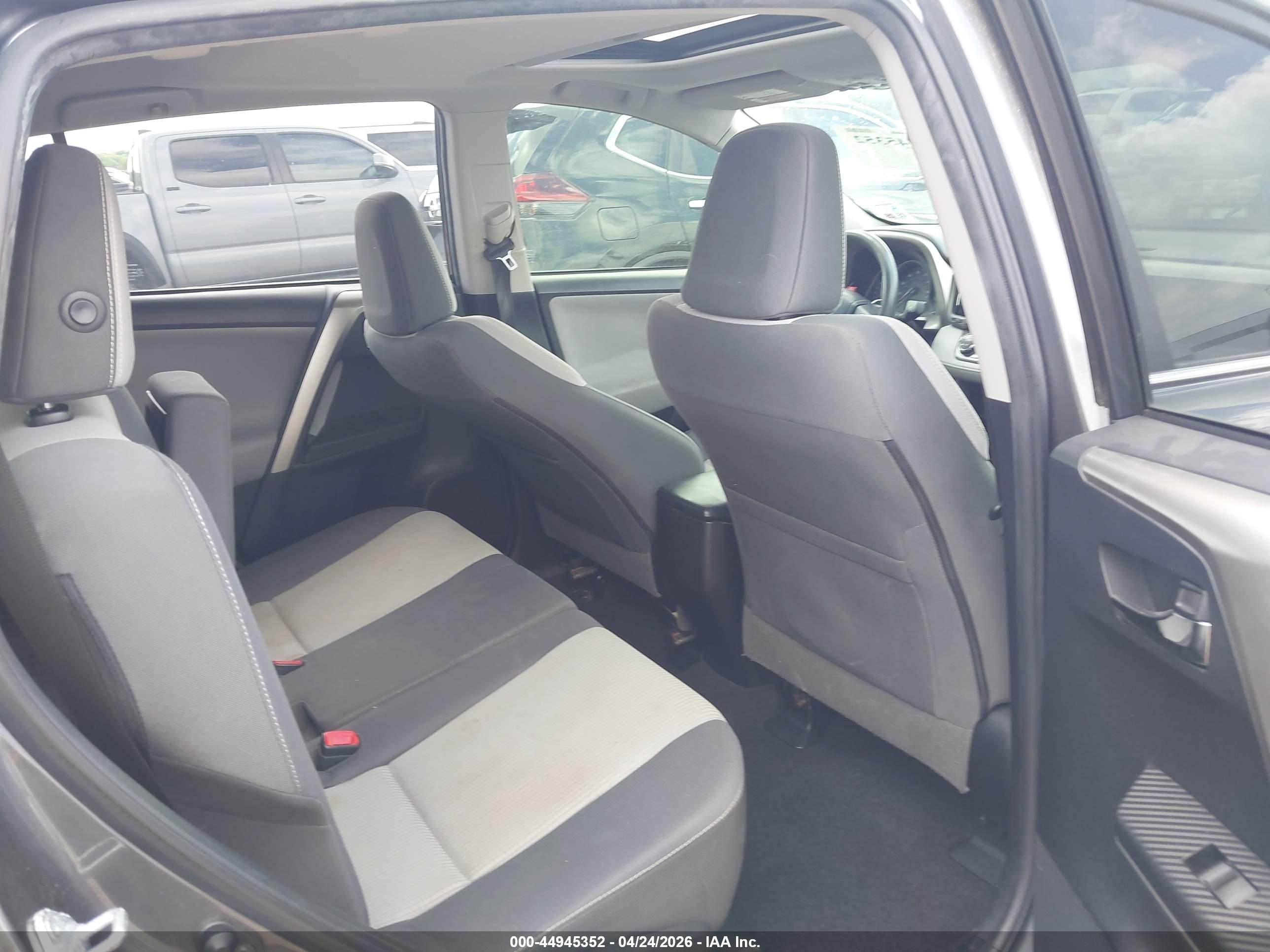 2015 Toyota Rav4 Xle Gray vin: JTMWFREV5FD053053