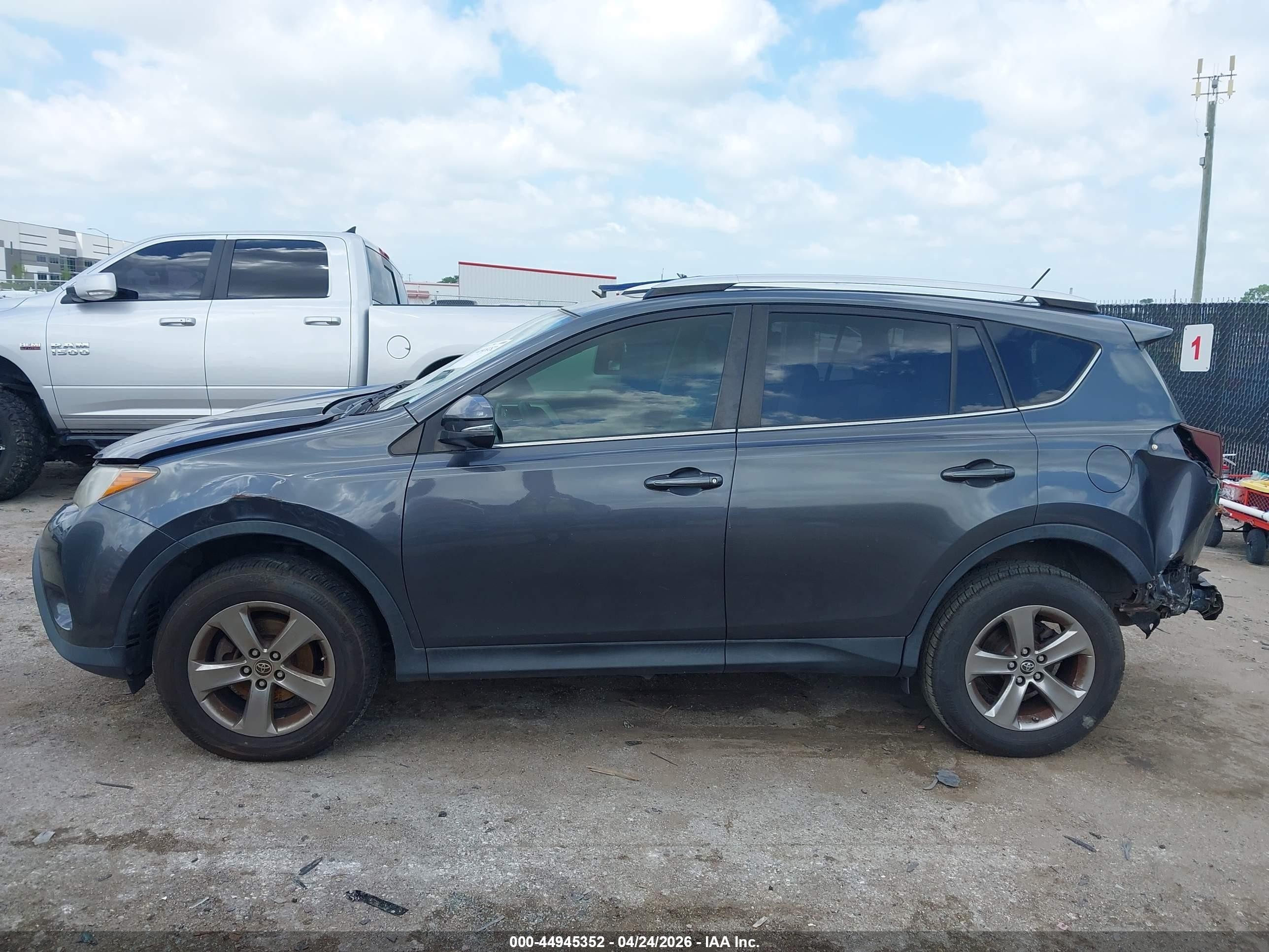 2015 Toyota Rav4 Xle Gray vin: JTMWFREV5FD053053