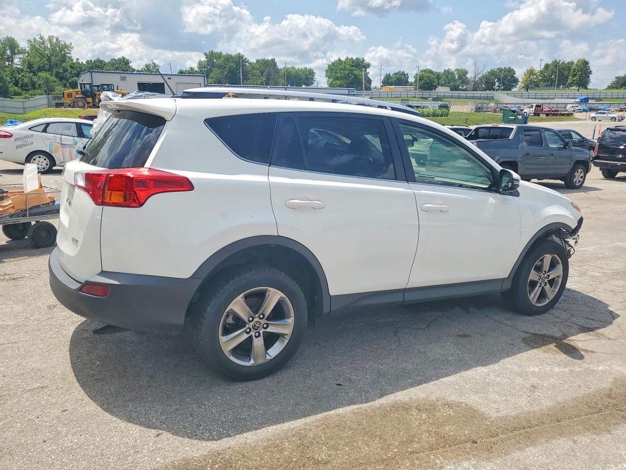 2015 Toyota Rav4 Xle White vin: JTMWFREV5FD070886