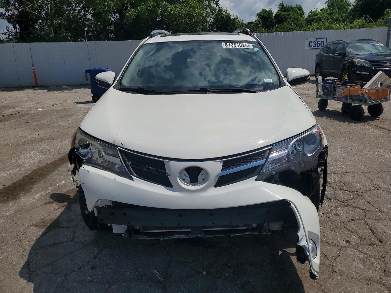 2015 Toyota Rav4 Xle White vin: JTMWFREV5FD070886