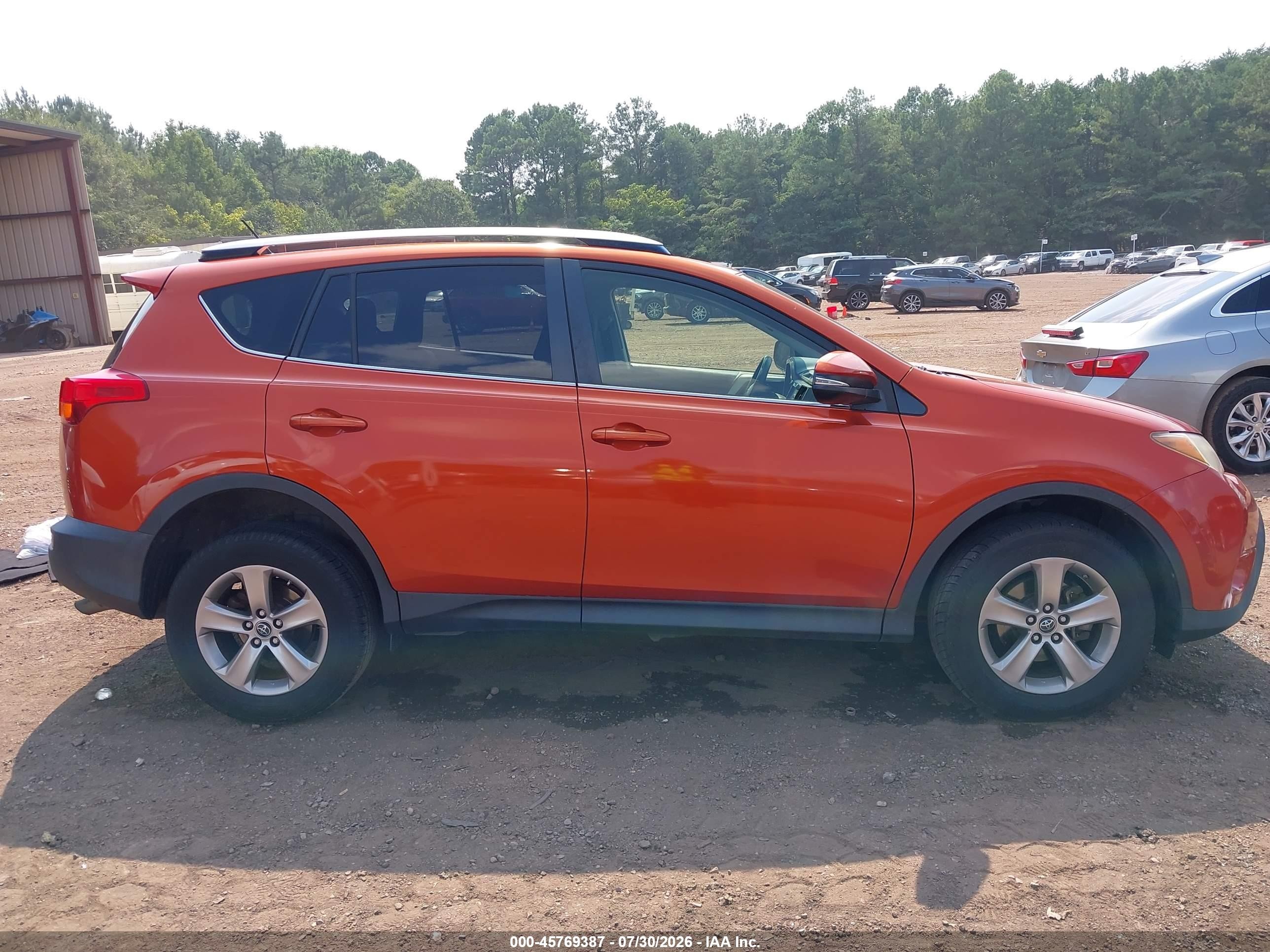 2015 Toyota Rav4 Xle Orange vin: JTMWFREV5FJ047285