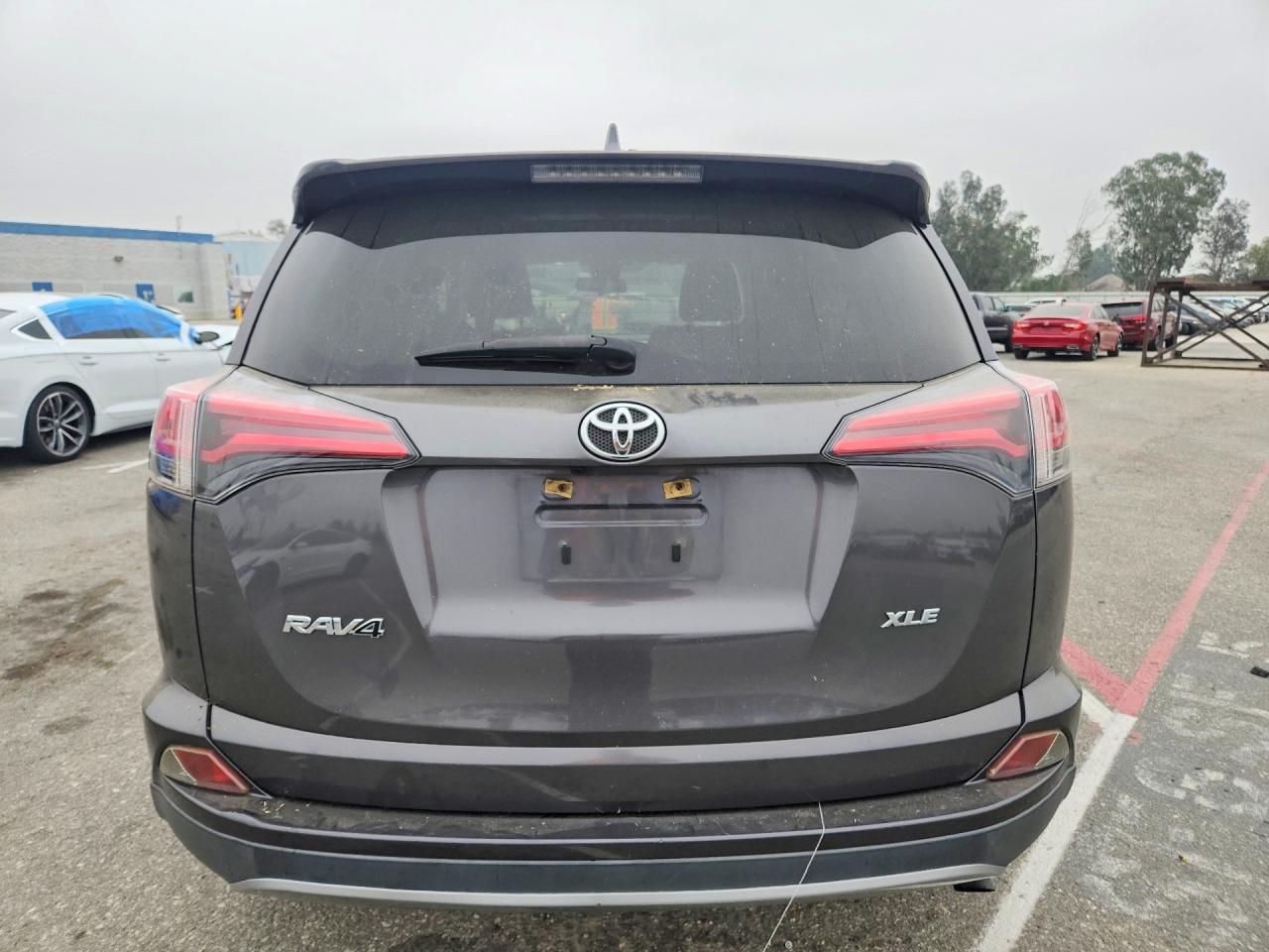 2017 Toyota Rav4 Xle Gray vin: JTMWFREV5HJ148393