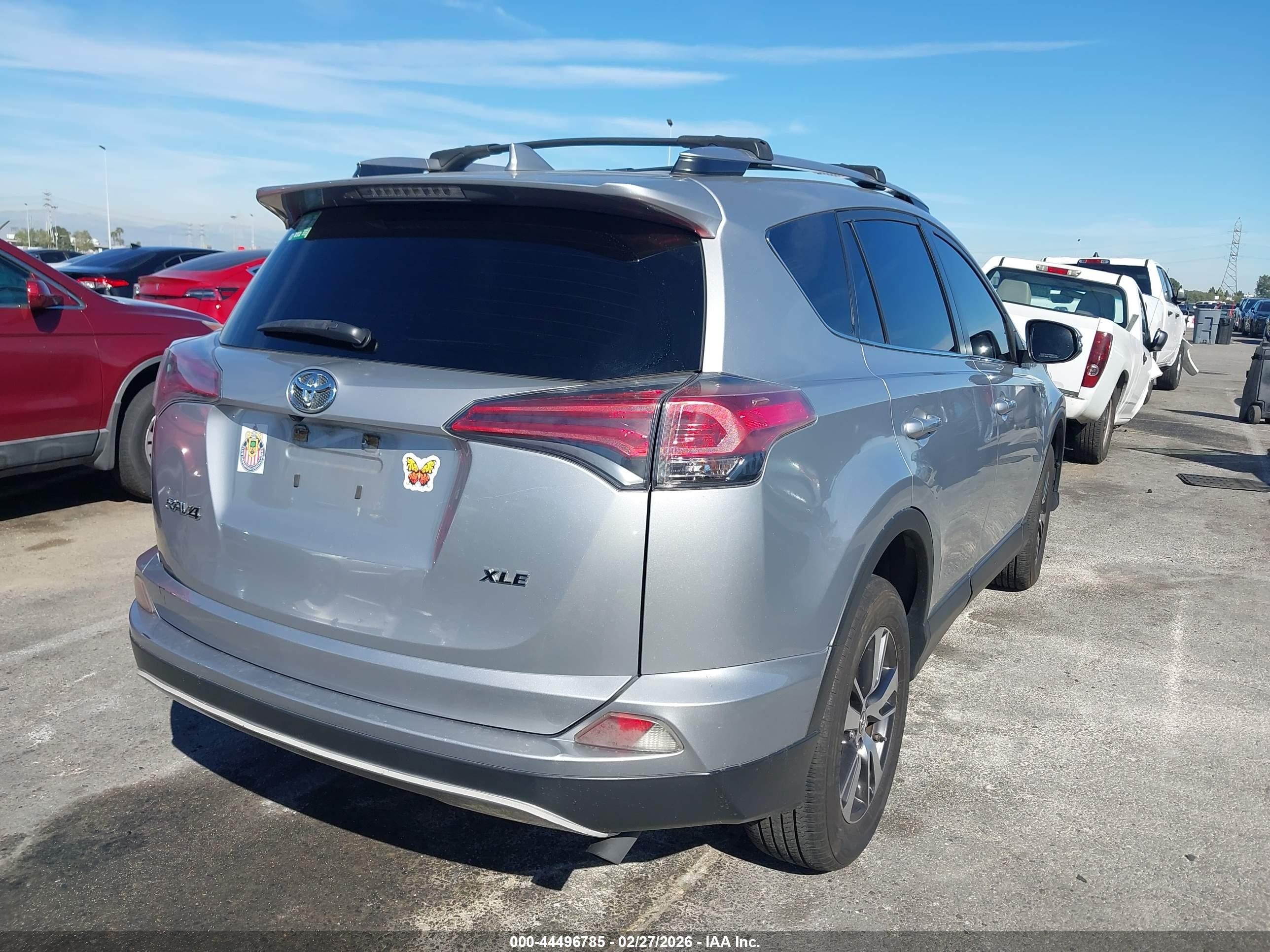 2018 Toyota Rav4 Xle Silver vin: JTMWFREV5JJ166513