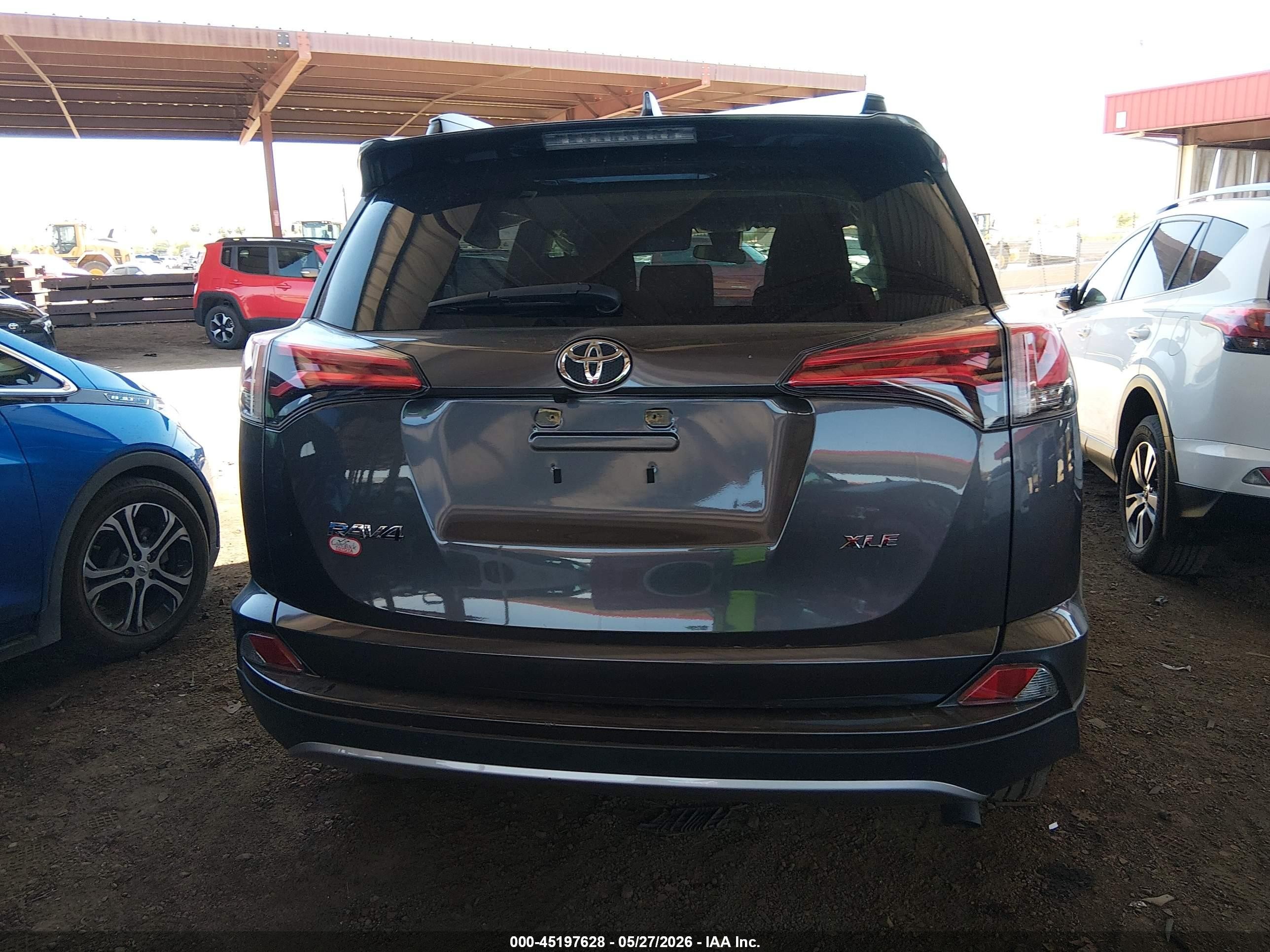 2018 Toyota Rav4 Xle Gray vin: JTMWFREV5JJ187071