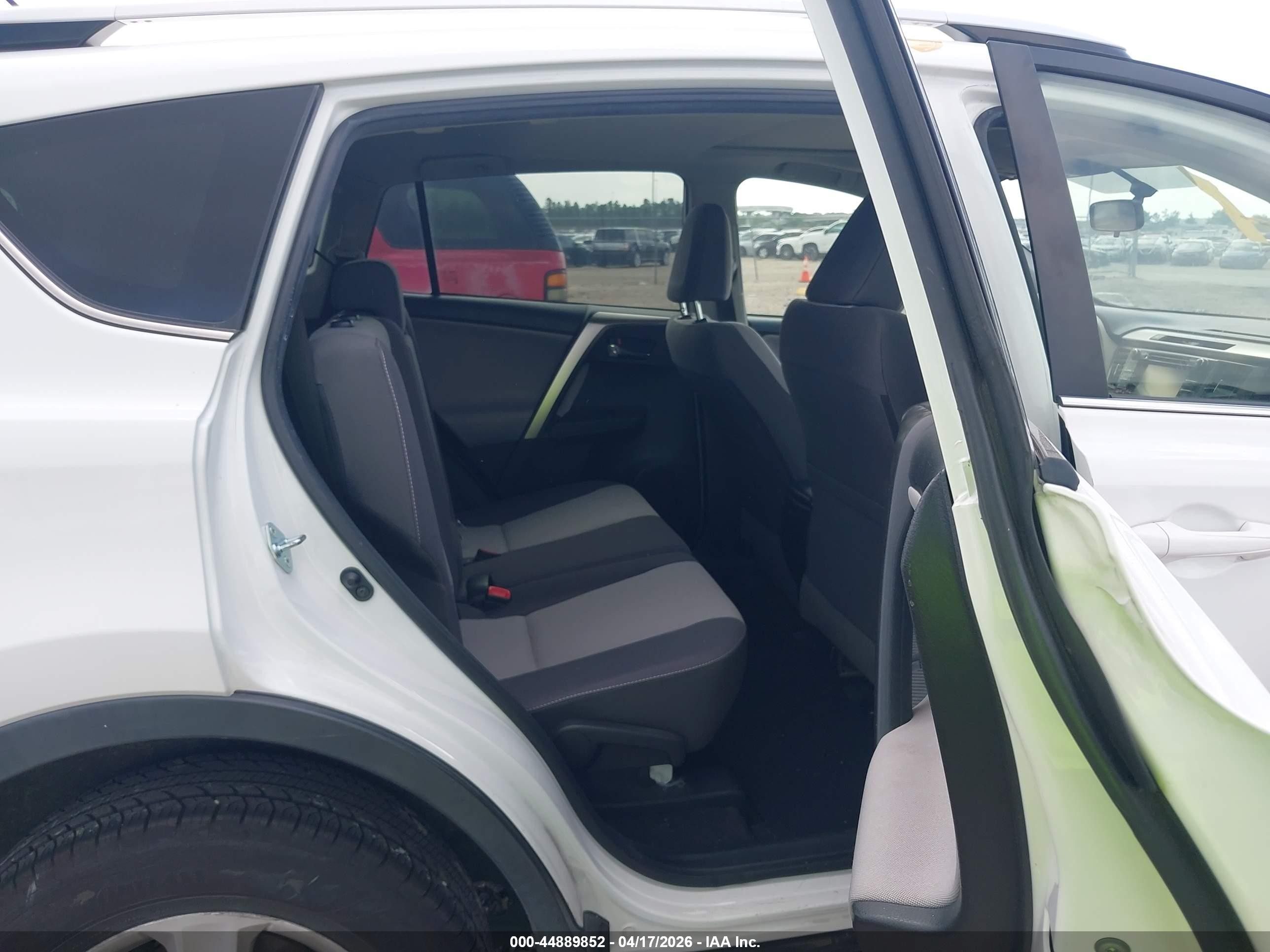 2014 Toyota Rav4 Xle White vin: JTMWFREV6ED041024