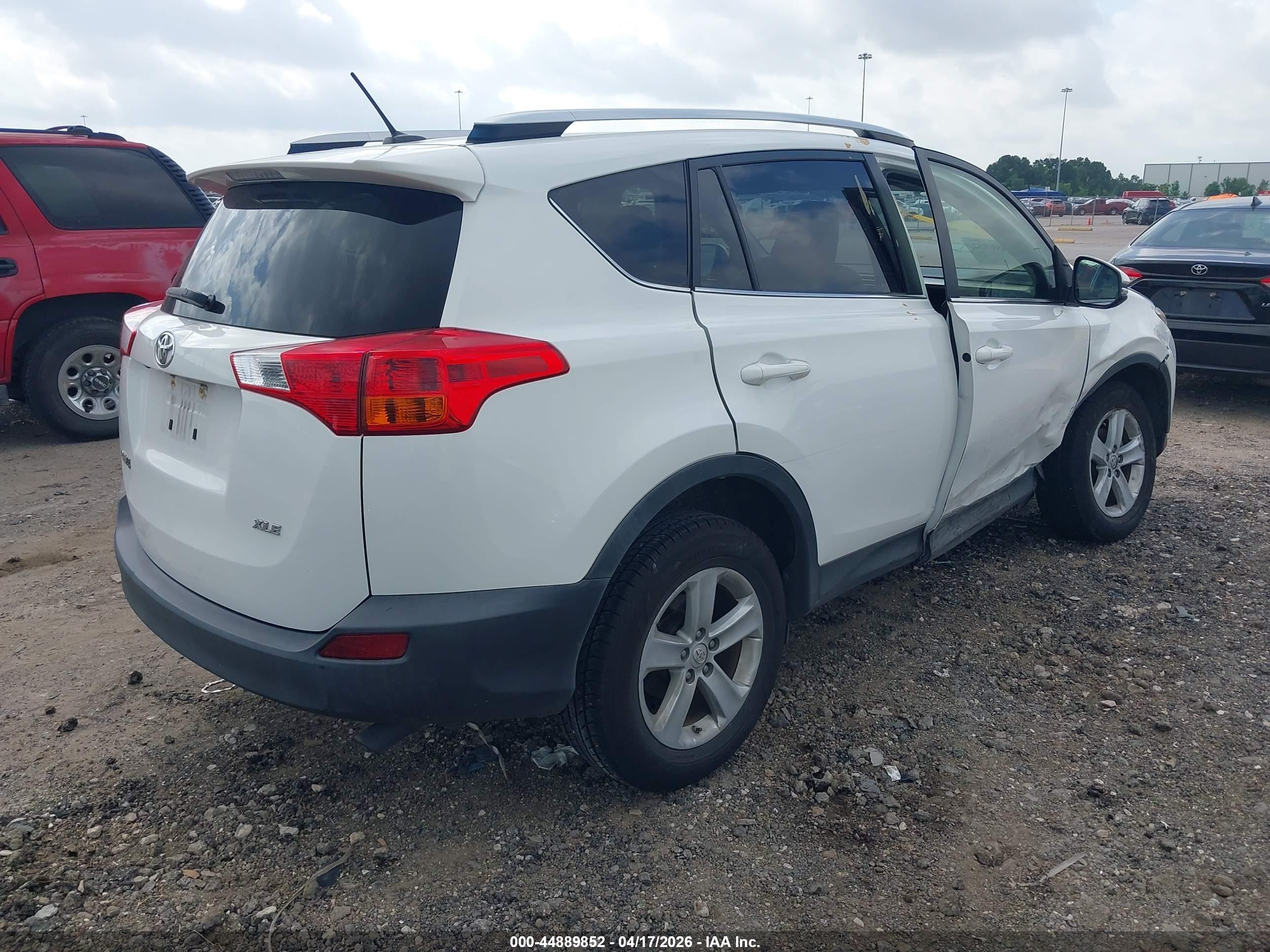 2014 Toyota Rav4 Xle White vin: JTMWFREV6ED041024