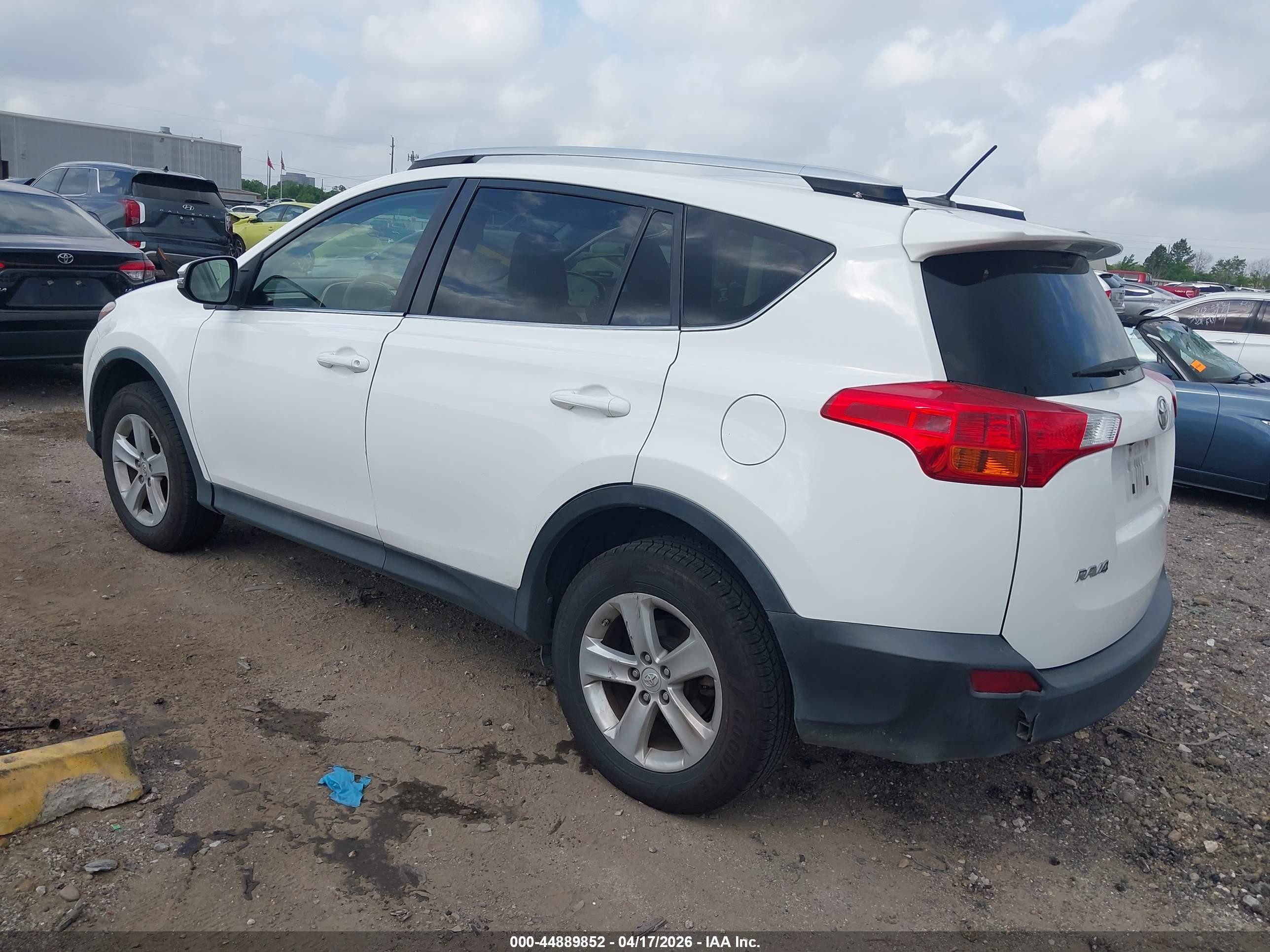 2014 Toyota Rav4 Xle White vin: JTMWFREV6ED041024