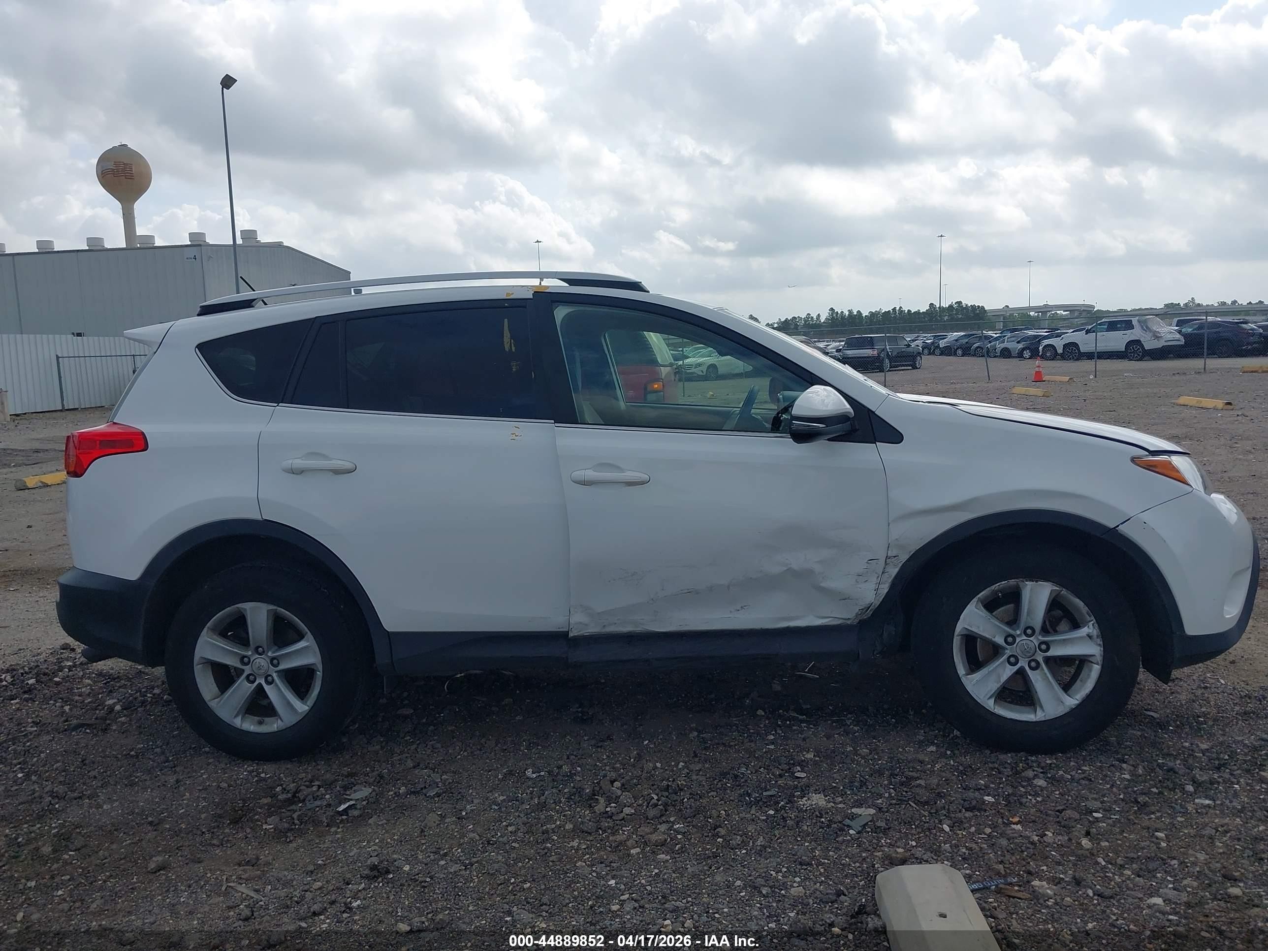 2014 Toyota Rav4 Xle White vin: JTMWFREV6ED041024