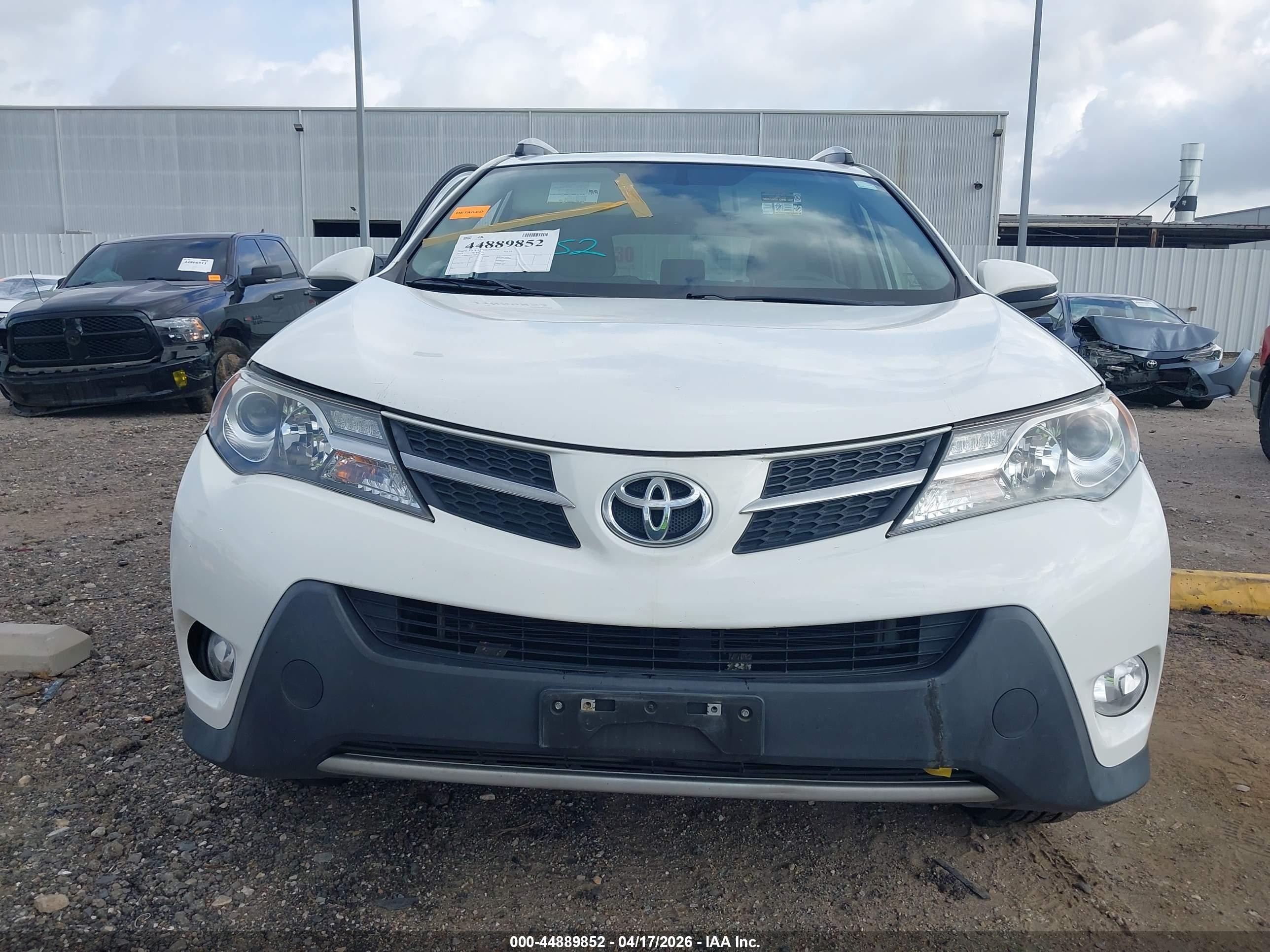 2014 Toyota Rav4 Xle White vin: JTMWFREV6ED041024