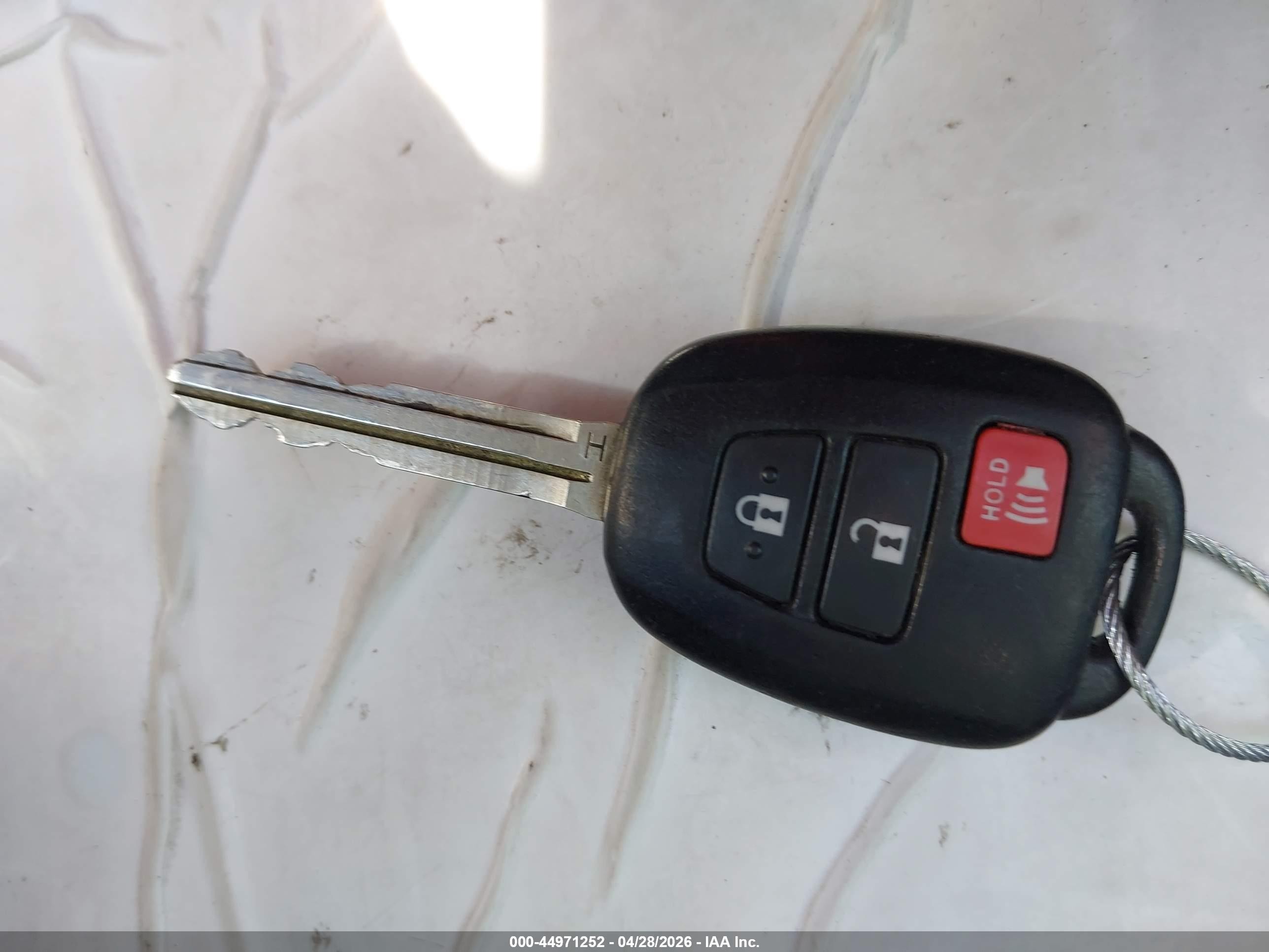 2014 Toyota Rav4 Xle Red vin: JTMWFREV6EJ000765