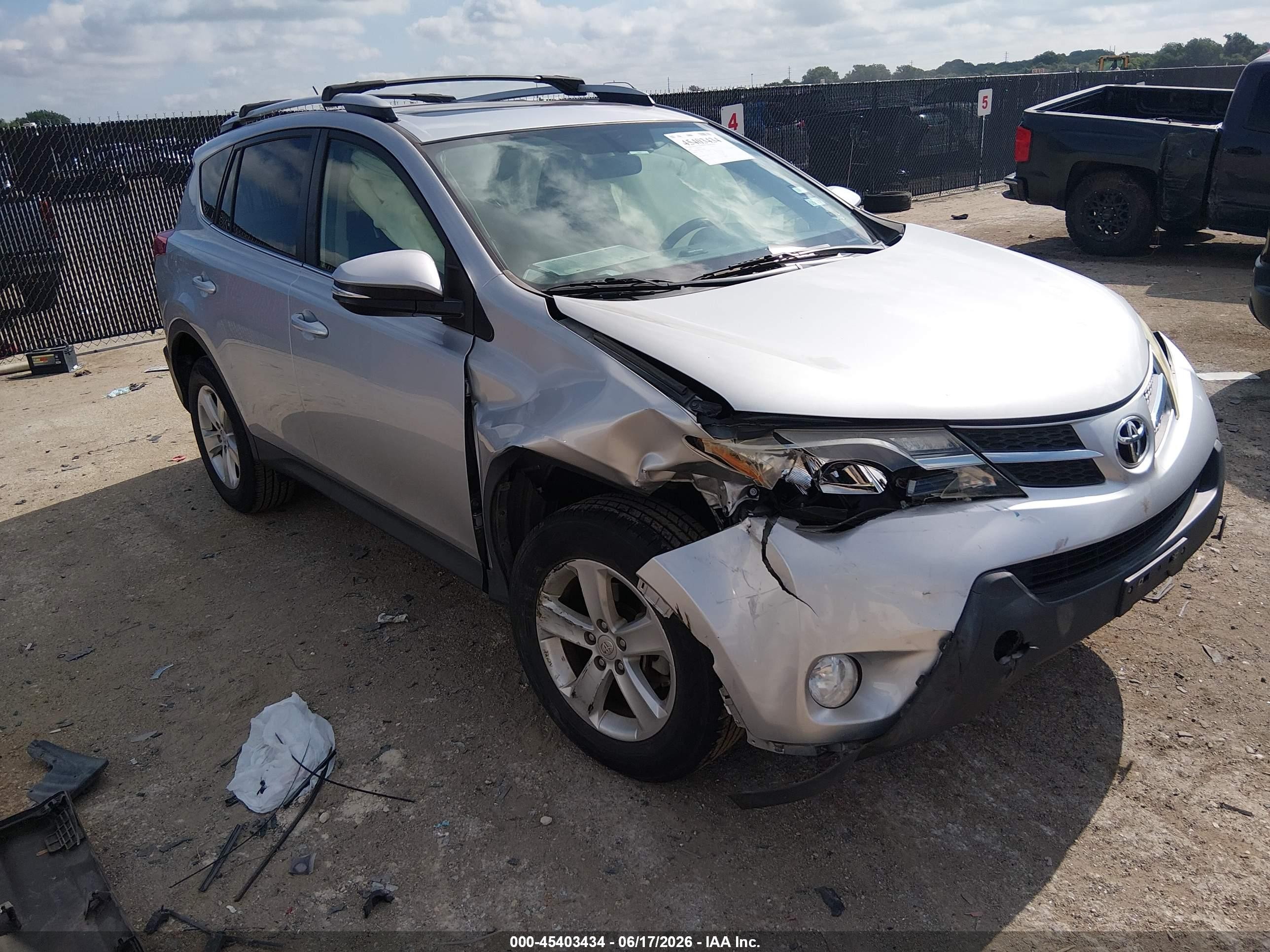 2014 Toyota Rav4 Xle Silver vin: JTMWFREV6EJ005206