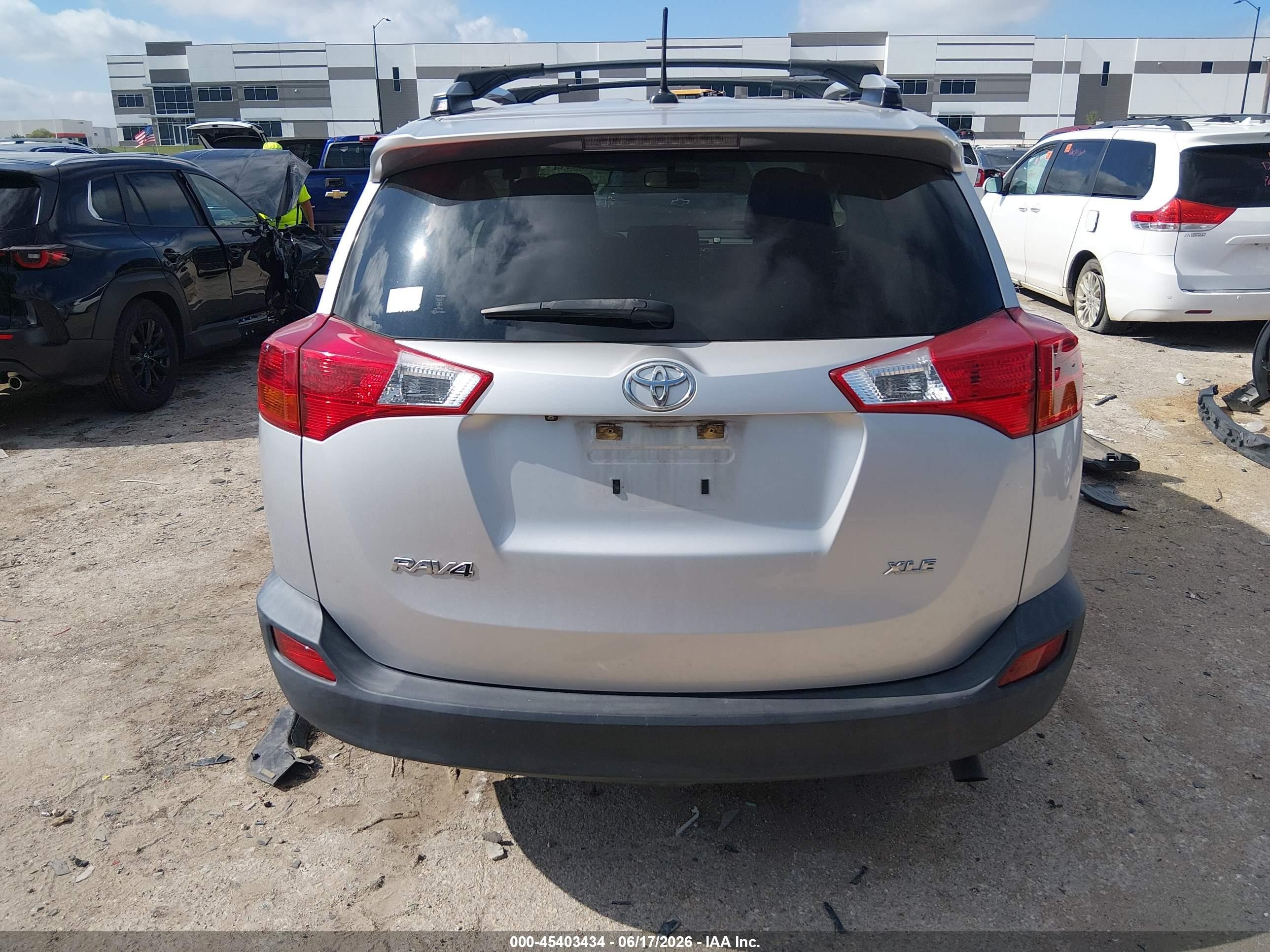 2014 Toyota Rav4 Xle Silver vin: JTMWFREV6EJ005206