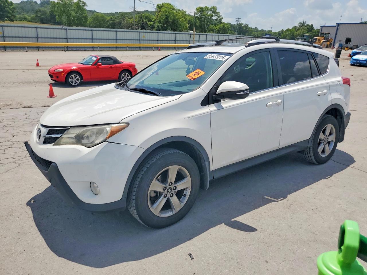 2015 Toyota Rav4 Xle White vin: JTMWFREV6FJ038790