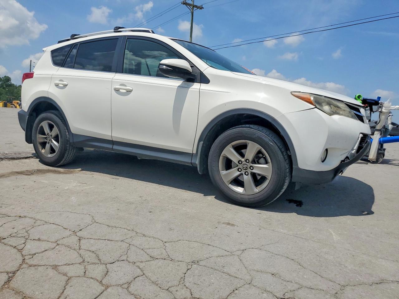 2015 Toyota Rav4 Xle White vin: JTMWFREV6FJ038790