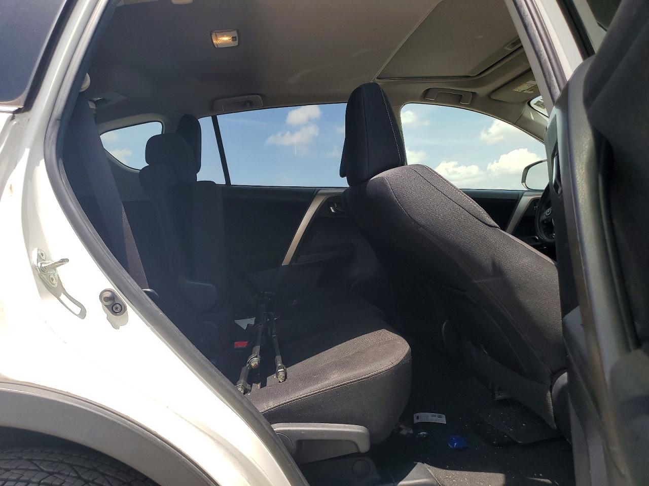 2015 Toyota Rav4 Xle White vin: JTMWFREV6FJ038790