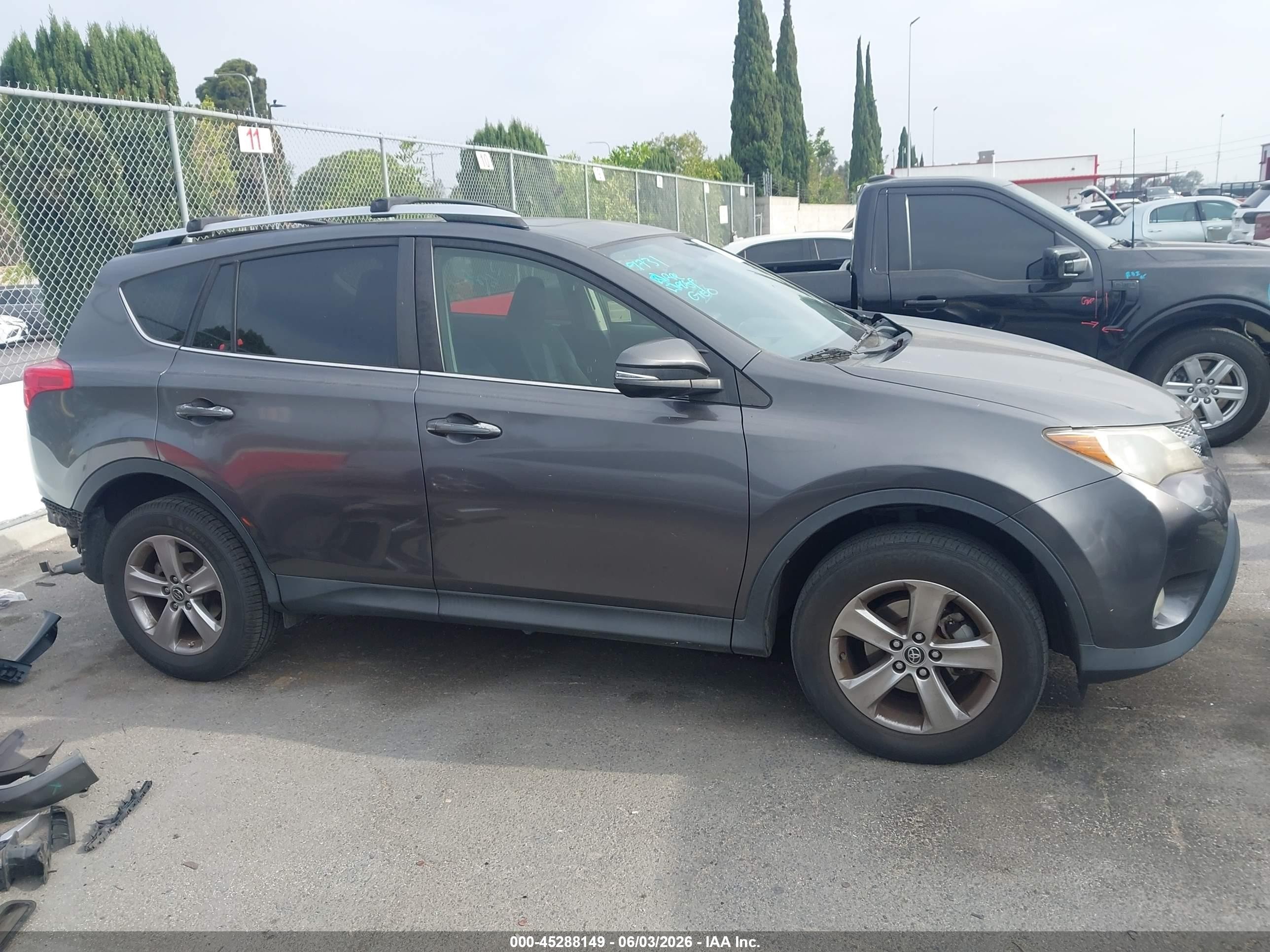 2015 Toyota Rav4 Xle Gray vin: JTMWFREV6FJ040989