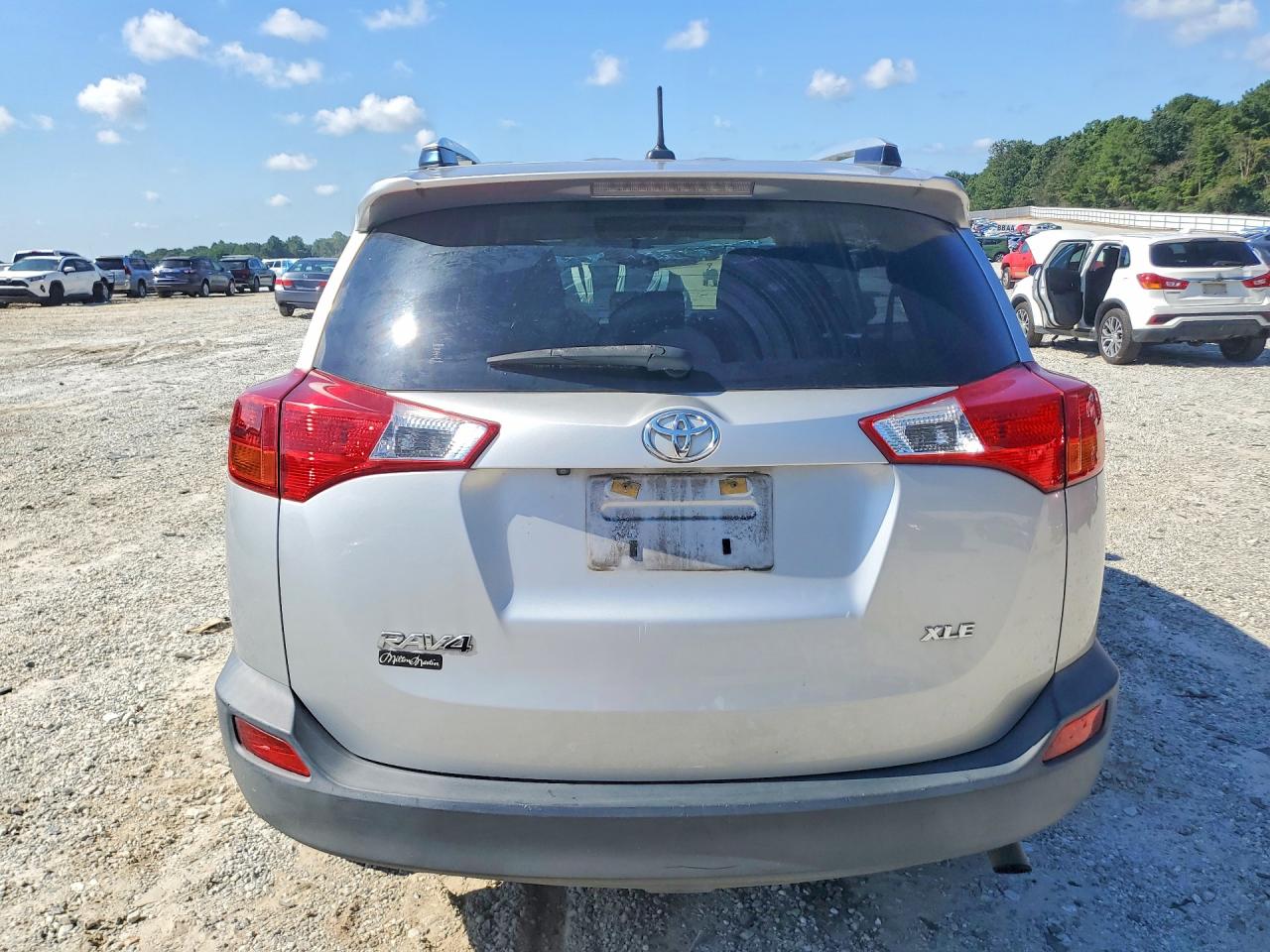 2015 Toyota Rav4 Xle Серебряный vin: JTMWFREV6FJ052916