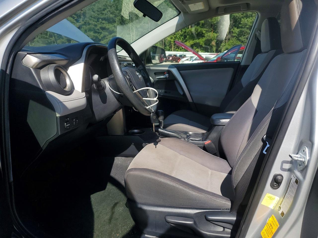 2015 Toyota Rav4 Xle Серебряный vin: JTMWFREV6FJ052916