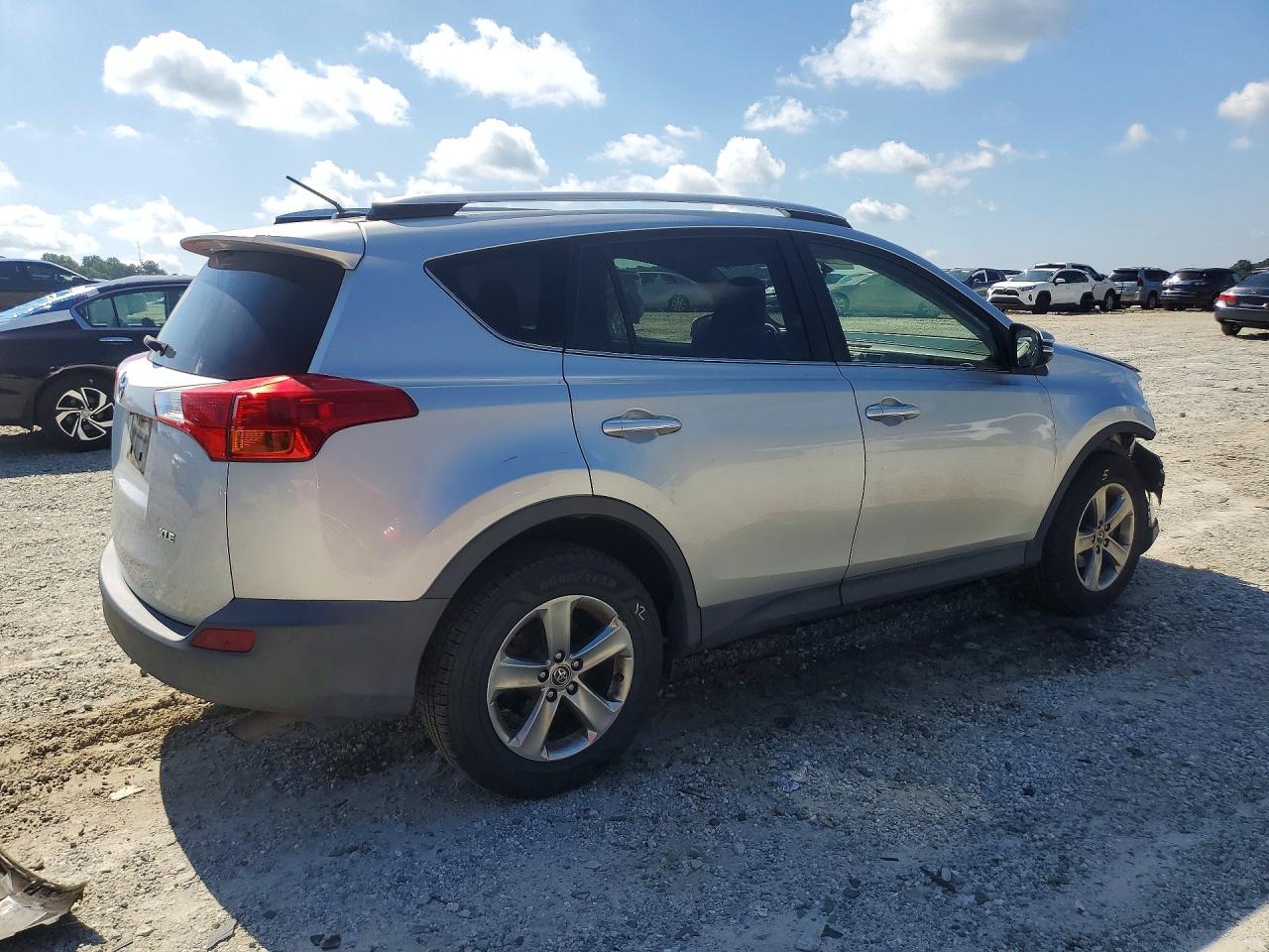 2015 Toyota Rav4 Xle Серебряный vin: JTMWFREV6FJ052916