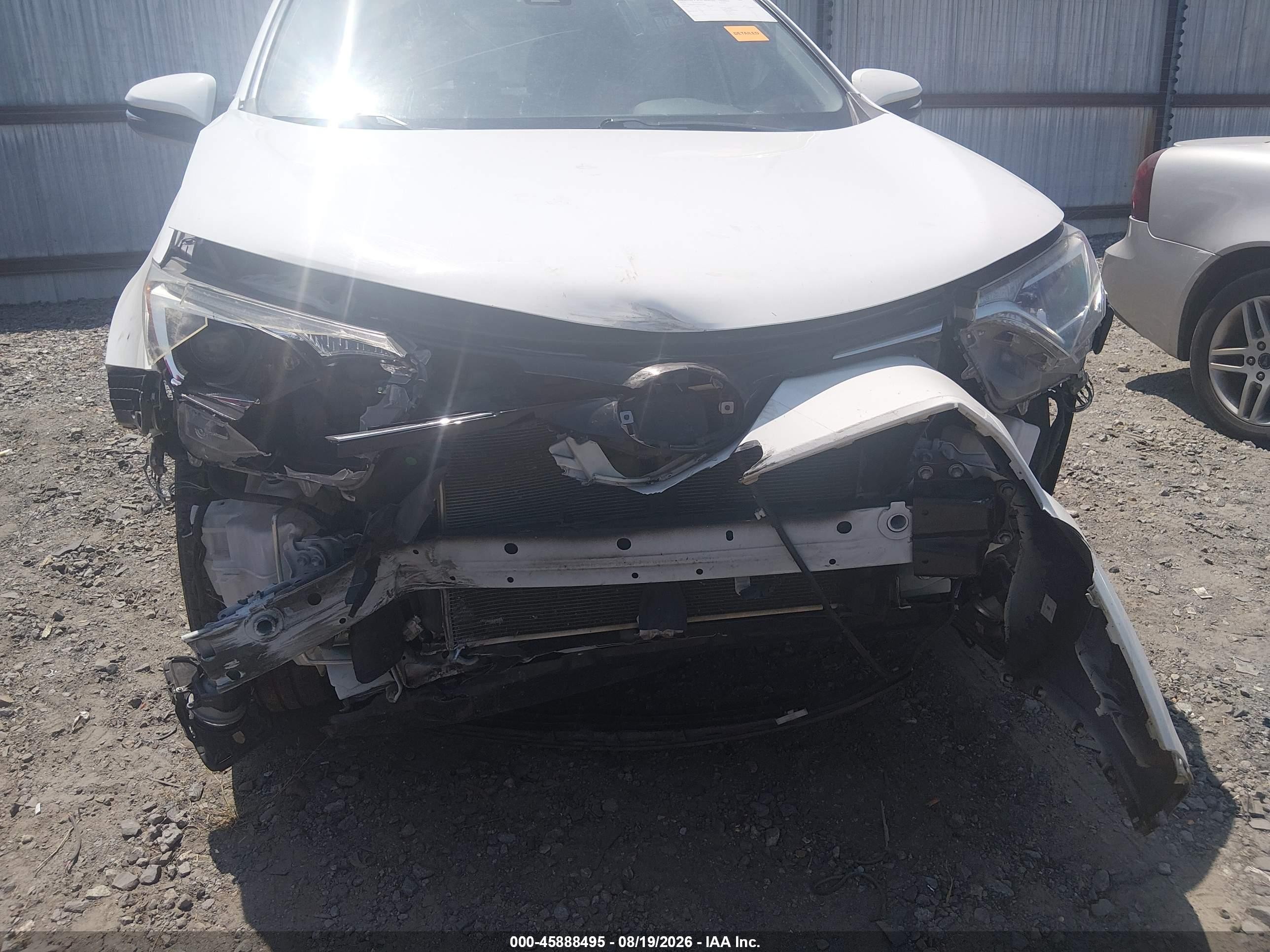 2017 Toyota Rav4 Xle White vin: JTMWFREV6HJ119386