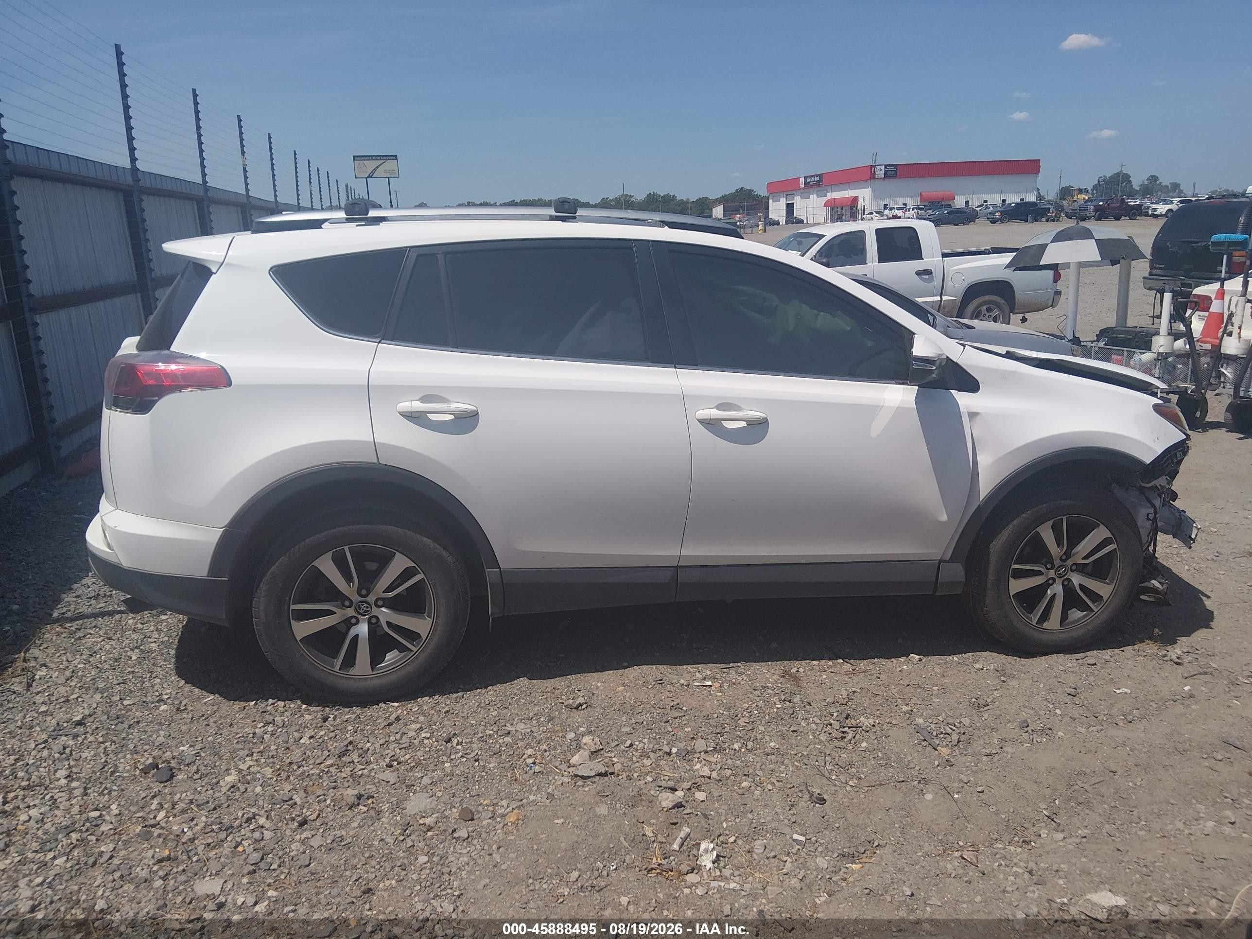 2017 Toyota Rav4 Xle White vin: JTMWFREV6HJ119386