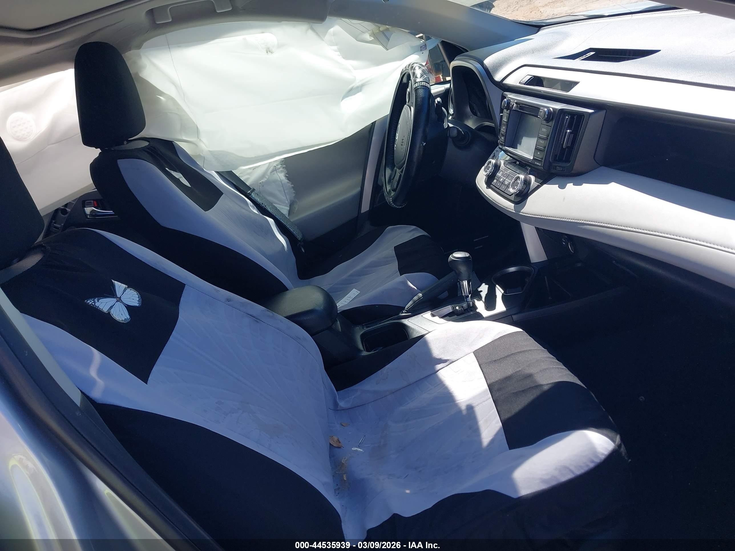 2018 Toyota Rav4 Xle Silver vin: JTMWFREV6JD127007