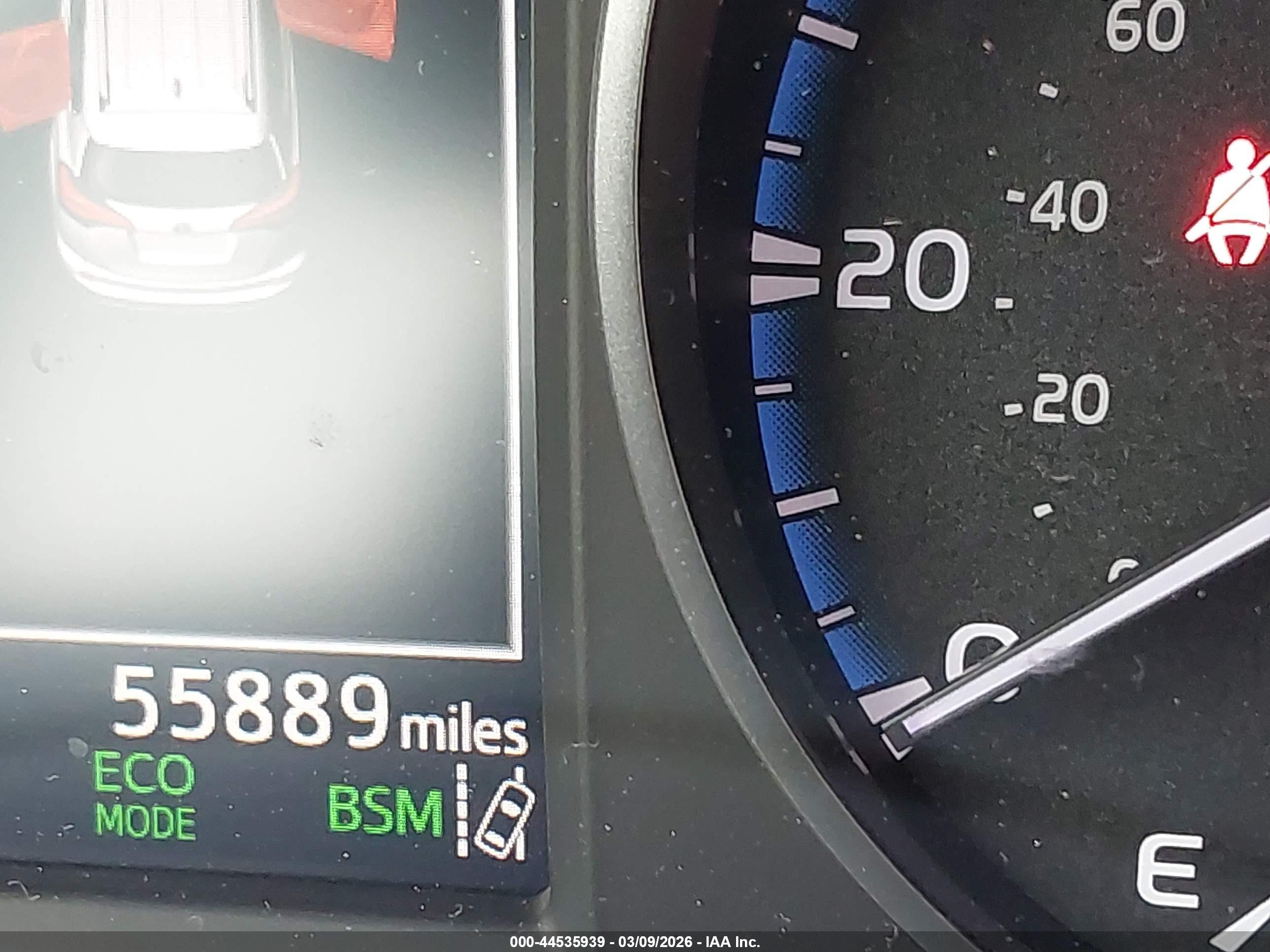 2018 Toyota Rav4 Xle Silver vin: JTMWFREV6JD127007