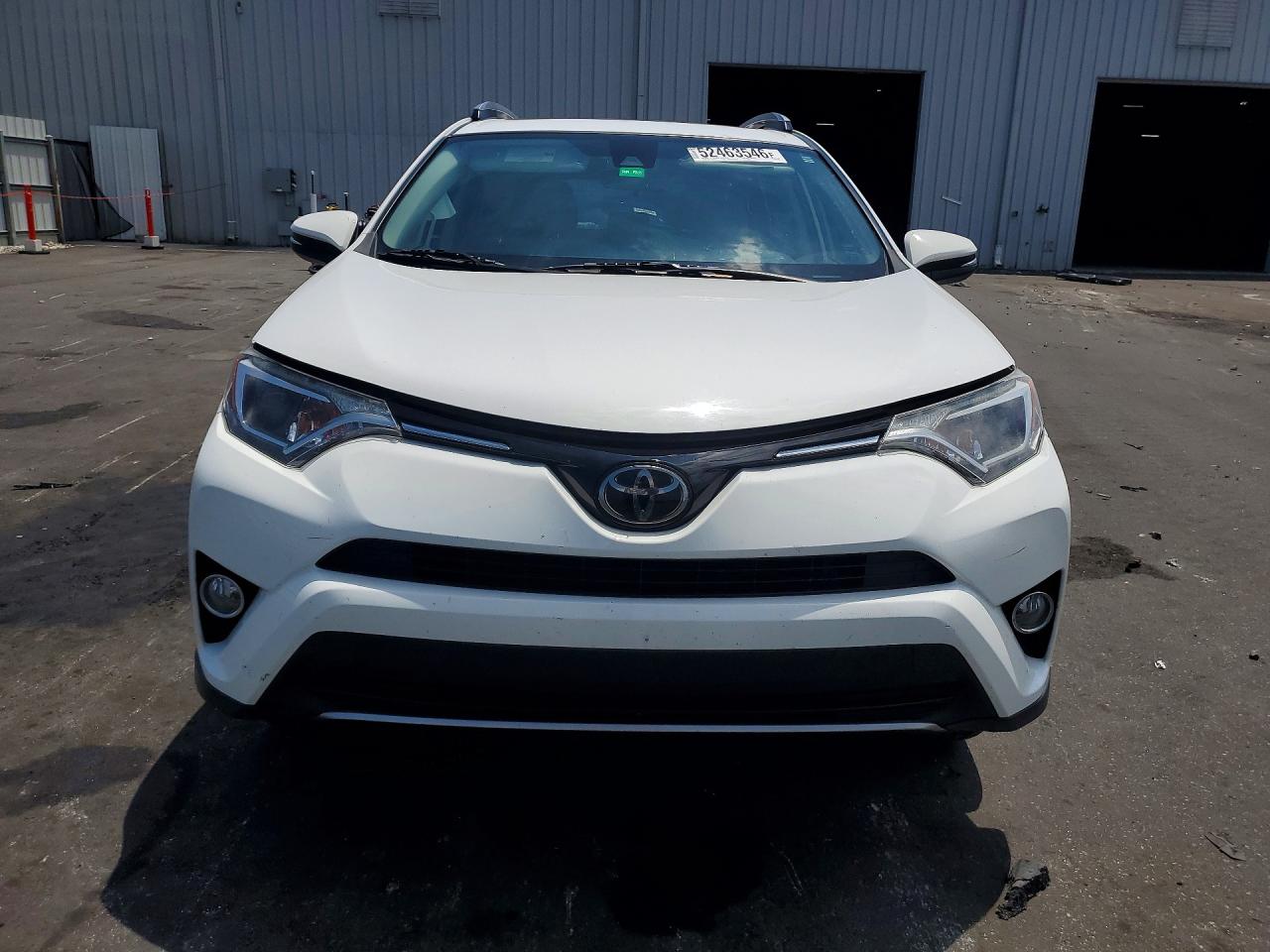 2018 Toyota Rav4 Xle White vin: JTMWFREV6JJ162955