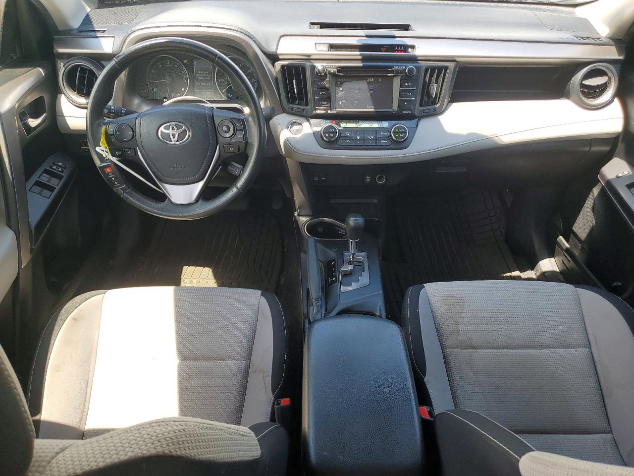 2018 Toyota Rav4 Xle White vin: JTMWFREV6JJ162955