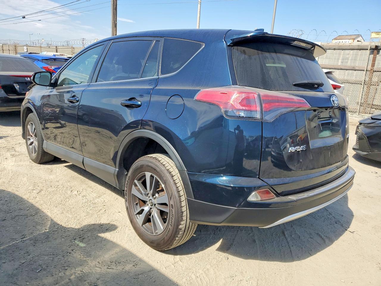 2018 Toyota Rav4 Xle Синий vin: JTMWFREV6JJ190299