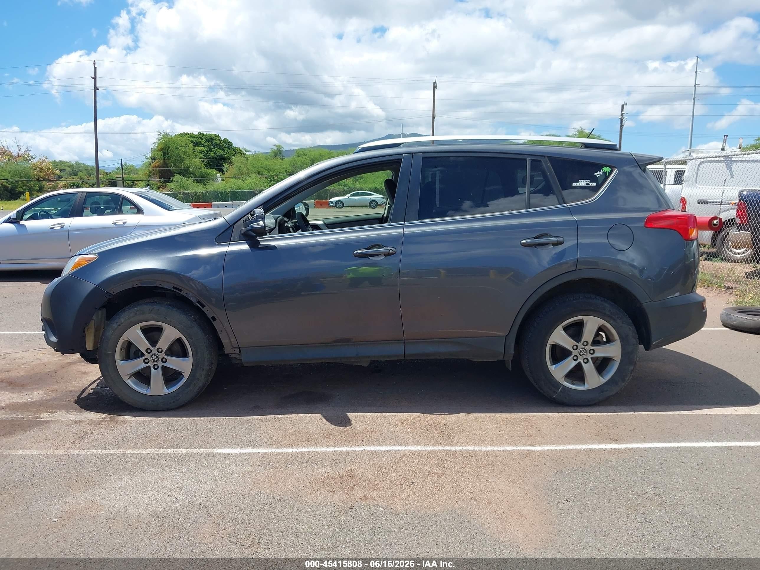 2015 Toyota Rav4 Xle Gray vin: JTMWFREV7FD046850
