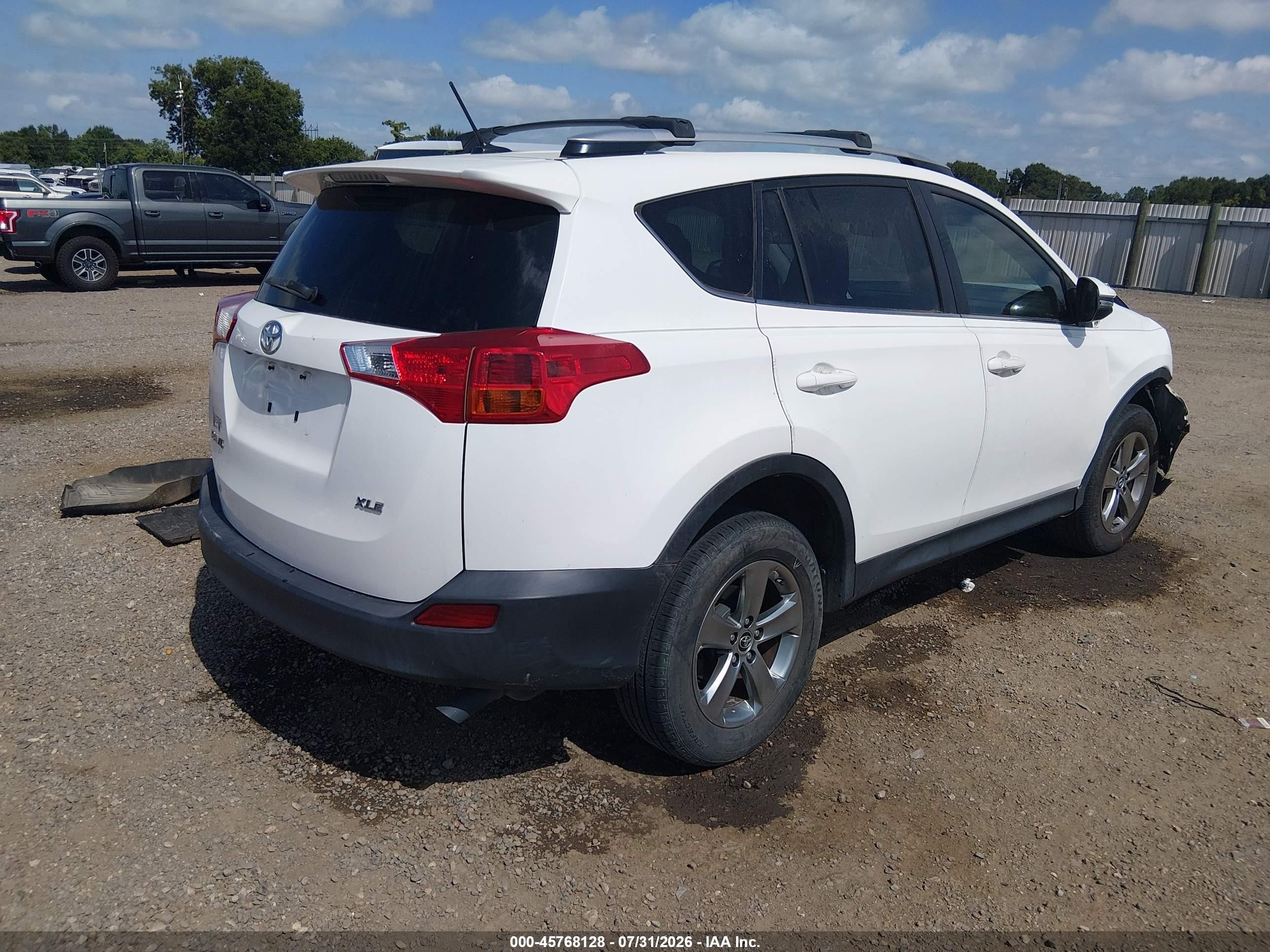 2015 Toyota Rav4 Xle Белый vin: JTMWFREV7FD059677