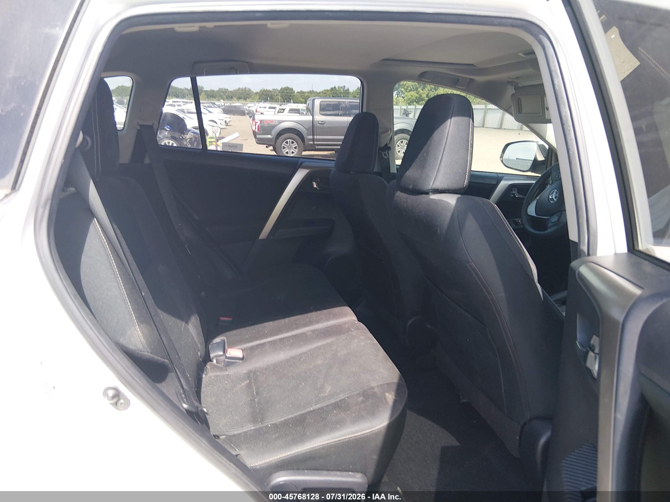 2015 Toyota Rav4 Xle Белый vin: JTMWFREV7FD059677
