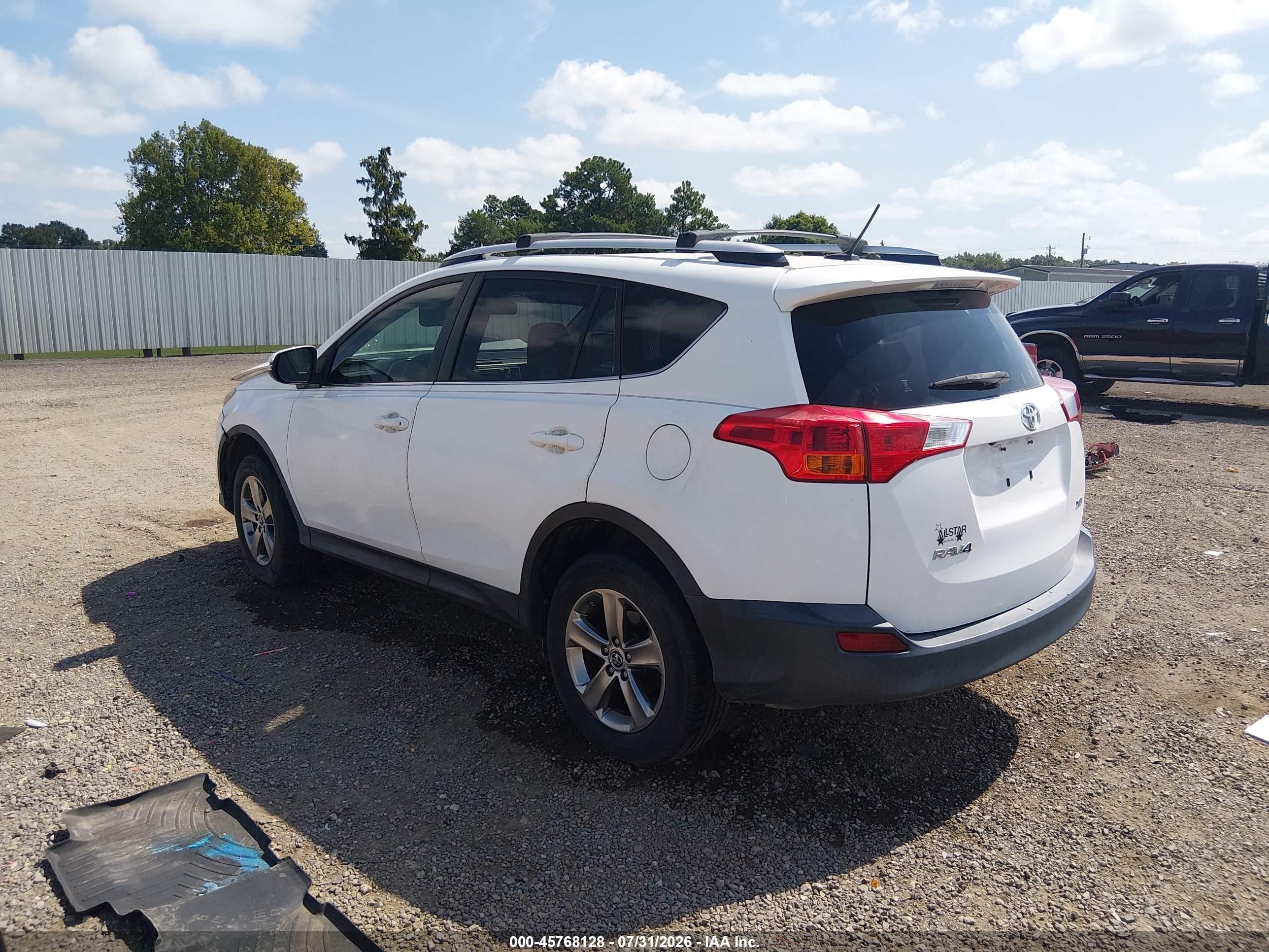 2015 Toyota Rav4 Xle Белый vin: JTMWFREV7FD059677
