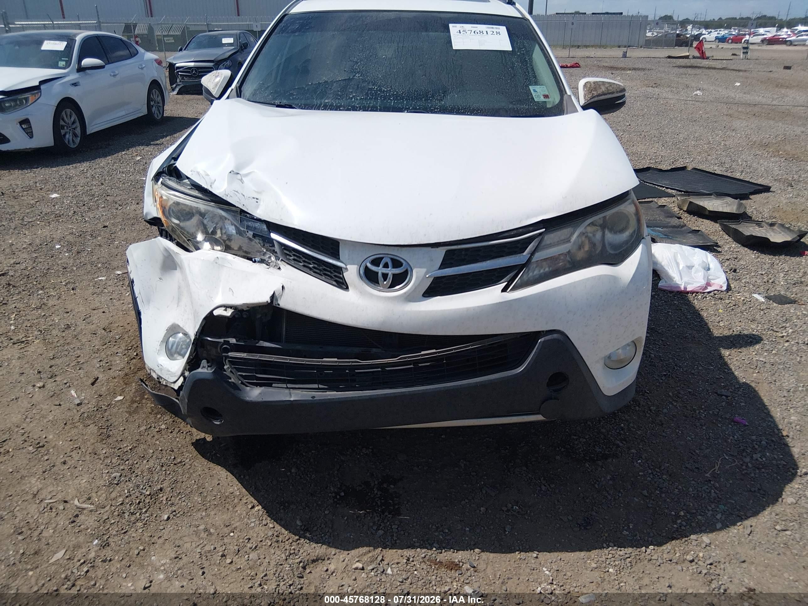 2015 Toyota Rav4 Xle Белый vin: JTMWFREV7FD059677