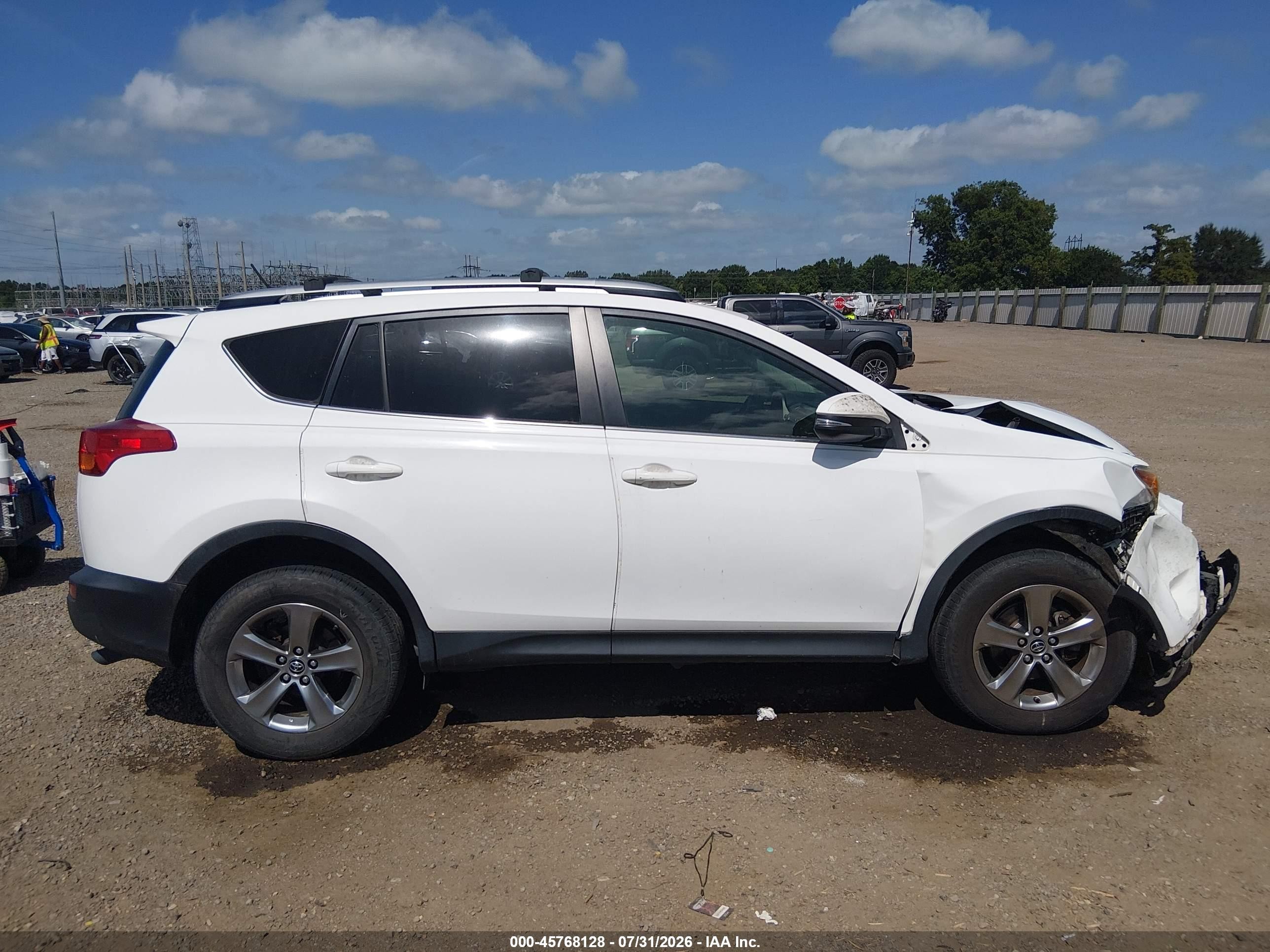 2015 Toyota Rav4 Xle Белый vin: JTMWFREV7FD059677