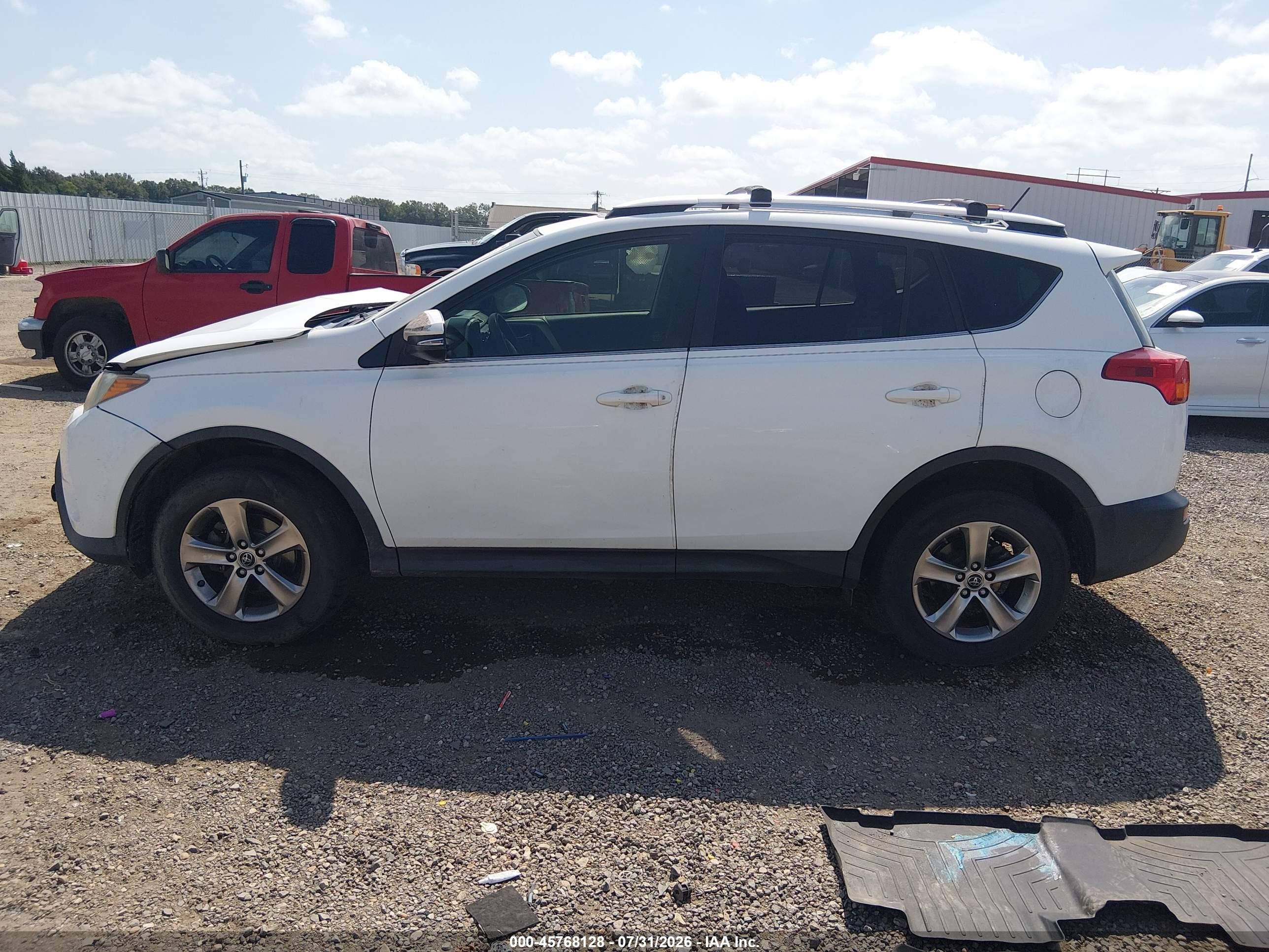 2015 Toyota Rav4 Xle Белый vin: JTMWFREV7FD059677