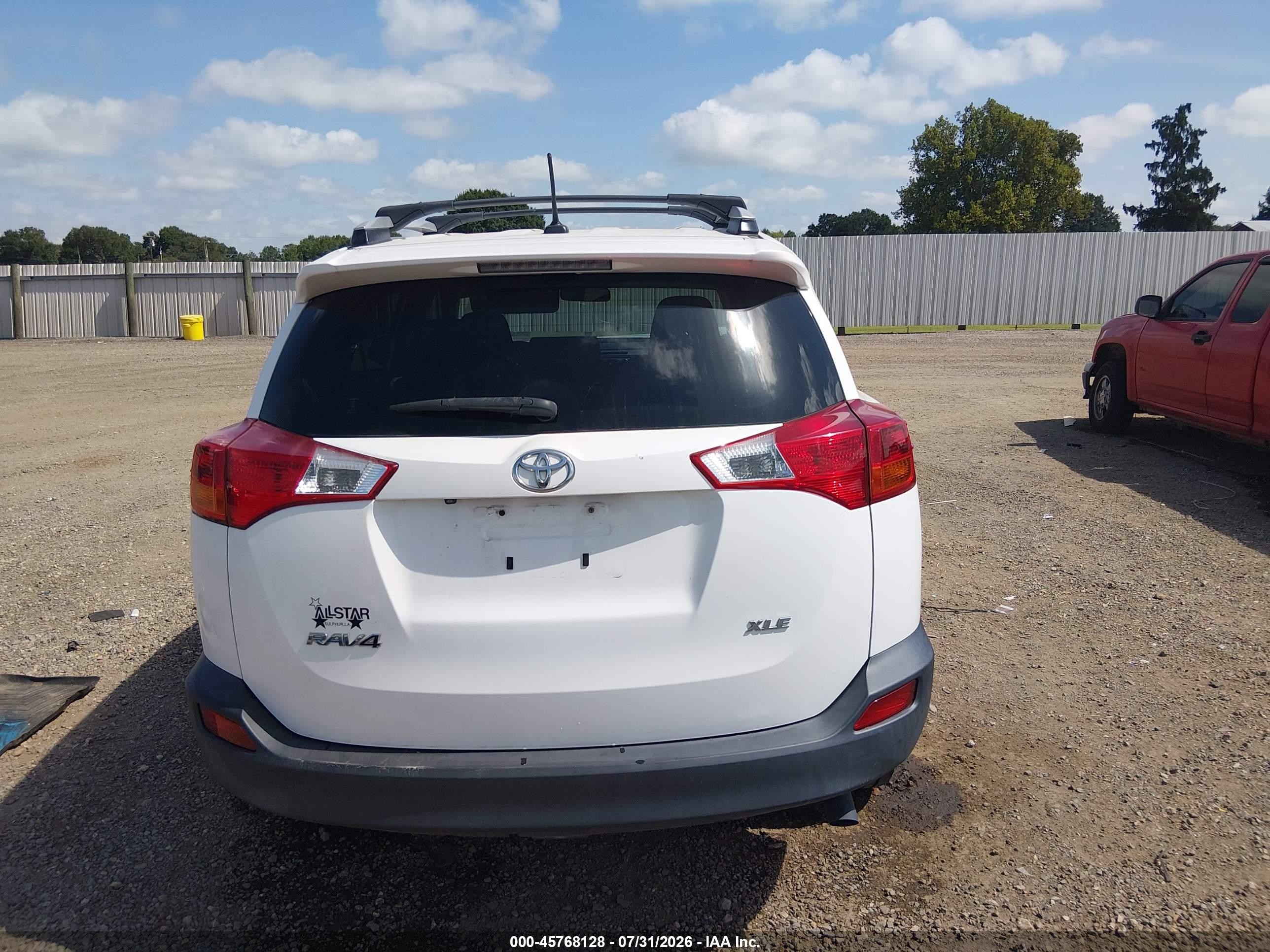 2015 Toyota Rav4 Xle Белый vin: JTMWFREV7FD059677