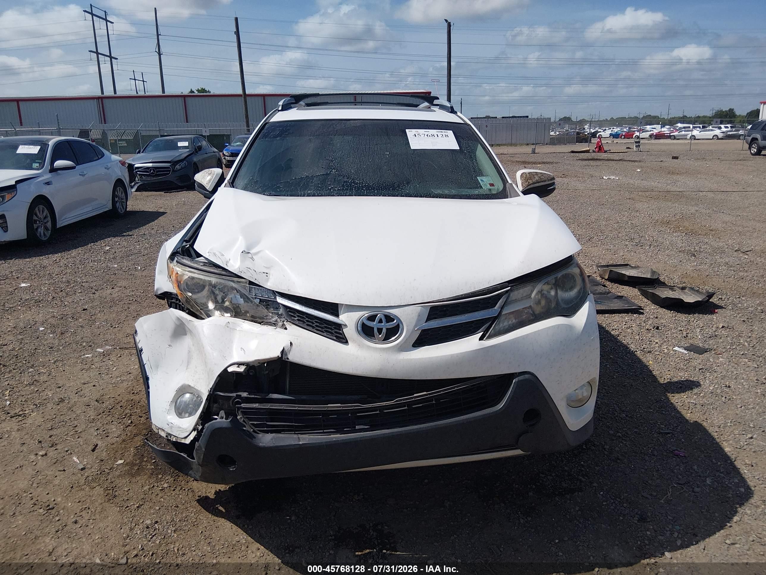 2015 Toyota Rav4 Xle Белый vin: JTMWFREV7FD059677